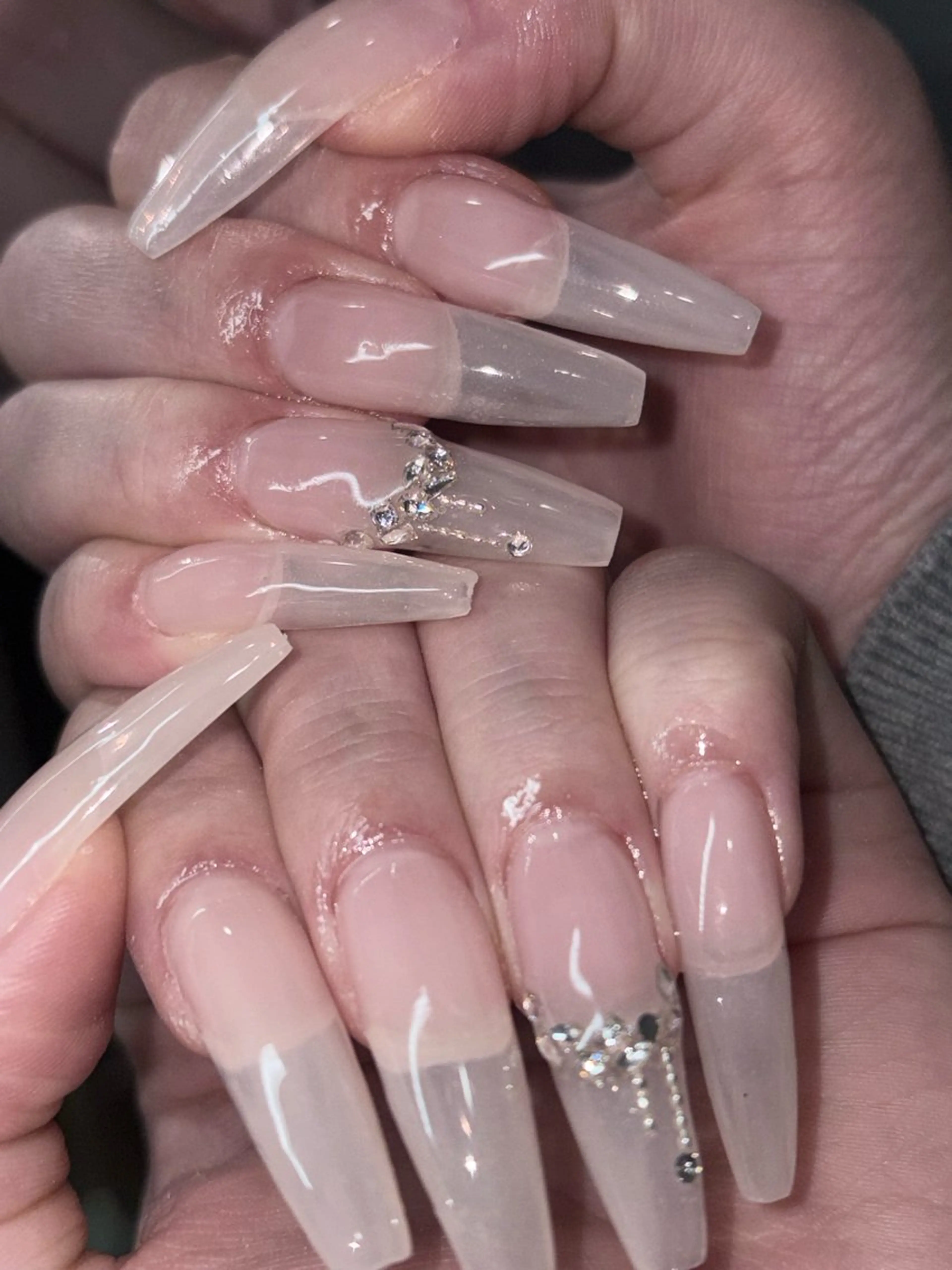 ネイル ハンドネイル NES NAIL所属・さゆり￤推しキャラ ￤ロングネイル🩷のネイルデザイン