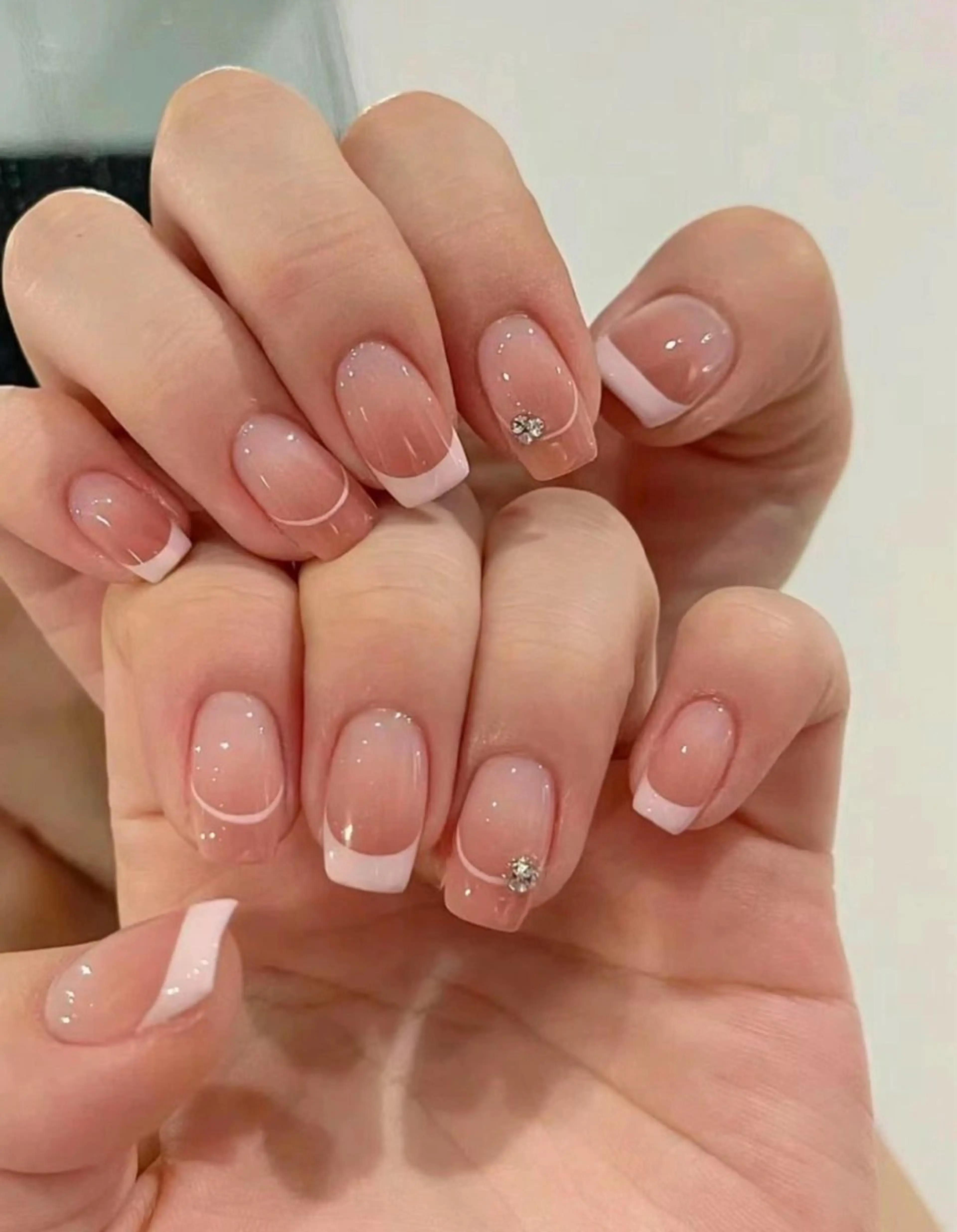 ネイル オーロラネイル フレンチネイル ジェルネイル ガラスフレンチ グラデーション ハンドネイル M🌷nail 長さだし専門店のネイルデザイン