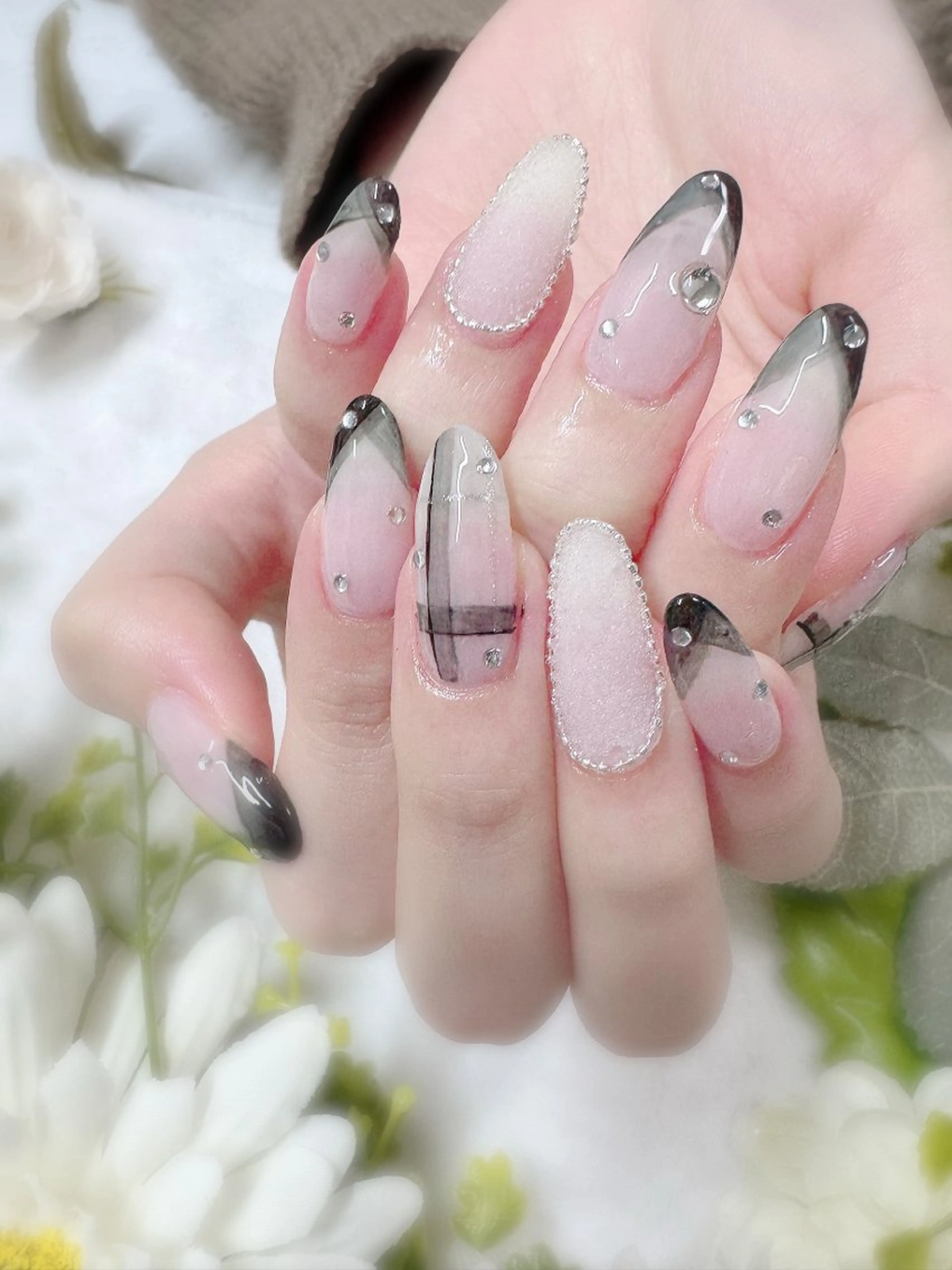 セミロング ハンドネイル ハンドケア 佐藤 桃菜のネイルデザイン