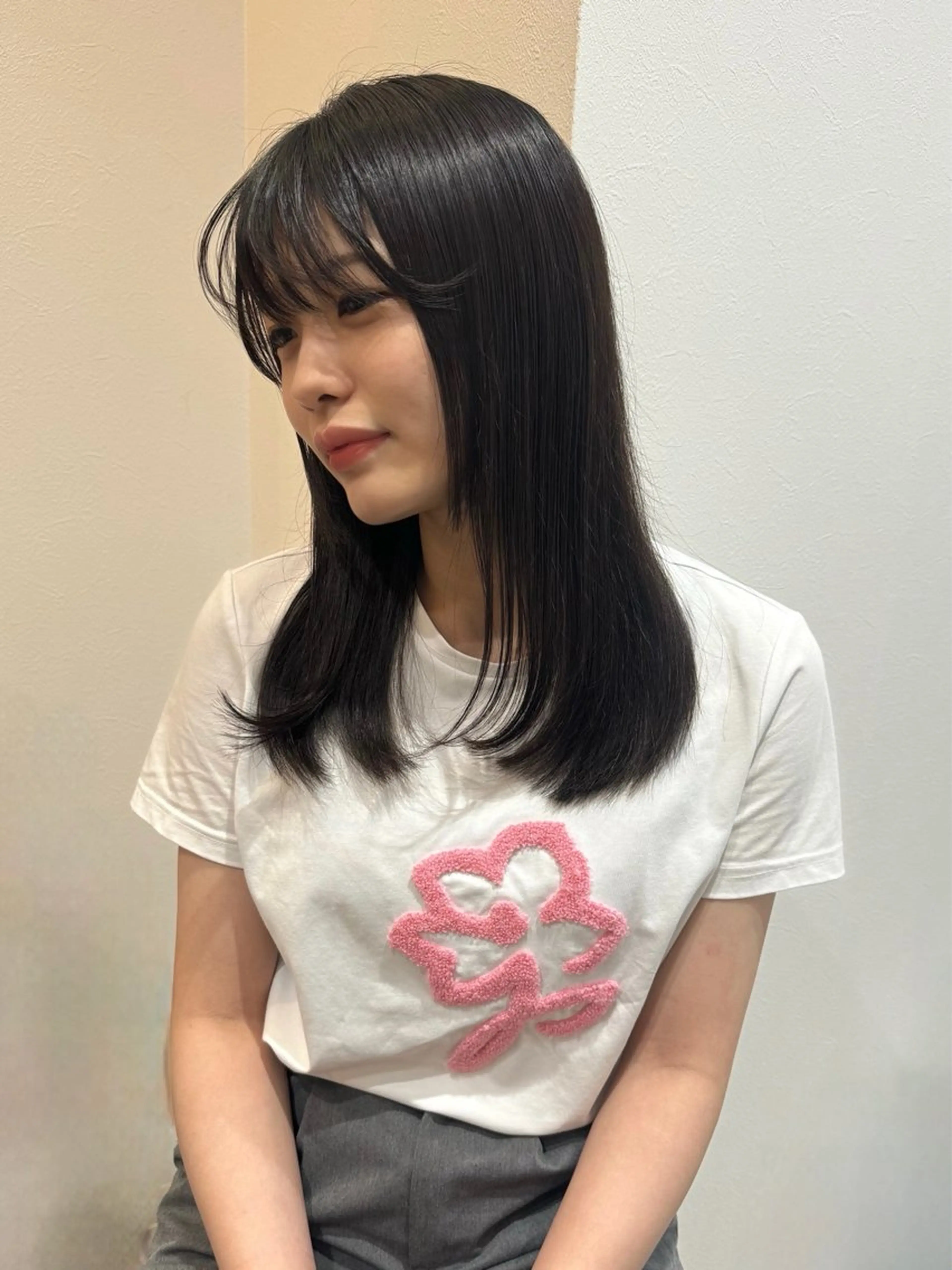 ミディアム カラー 黒髪 透明感カラー ofF élua所属・もりしま あやかのヘアスタイル