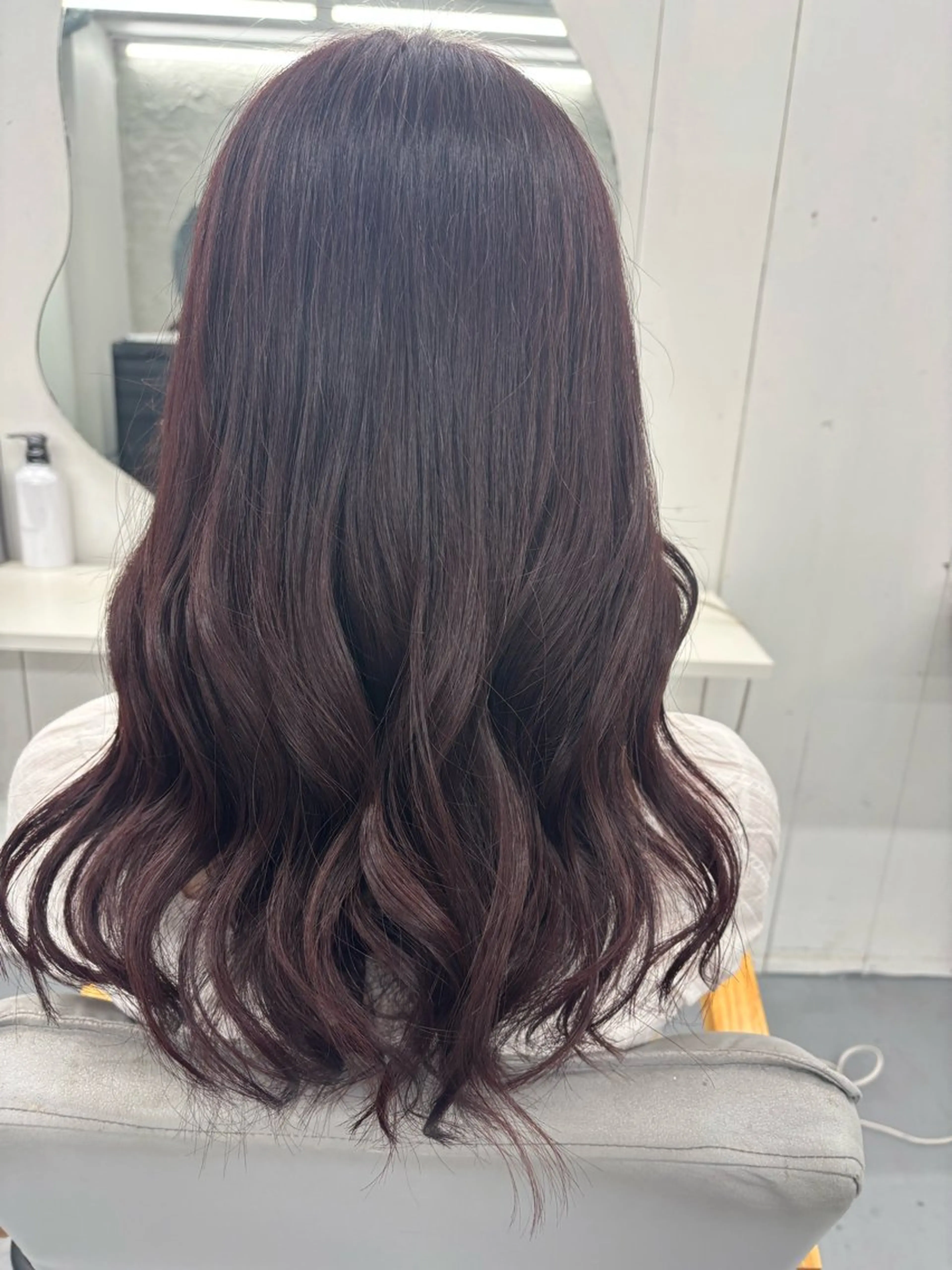 セミロング カラー 腰越 麻奈のヘアスタイル