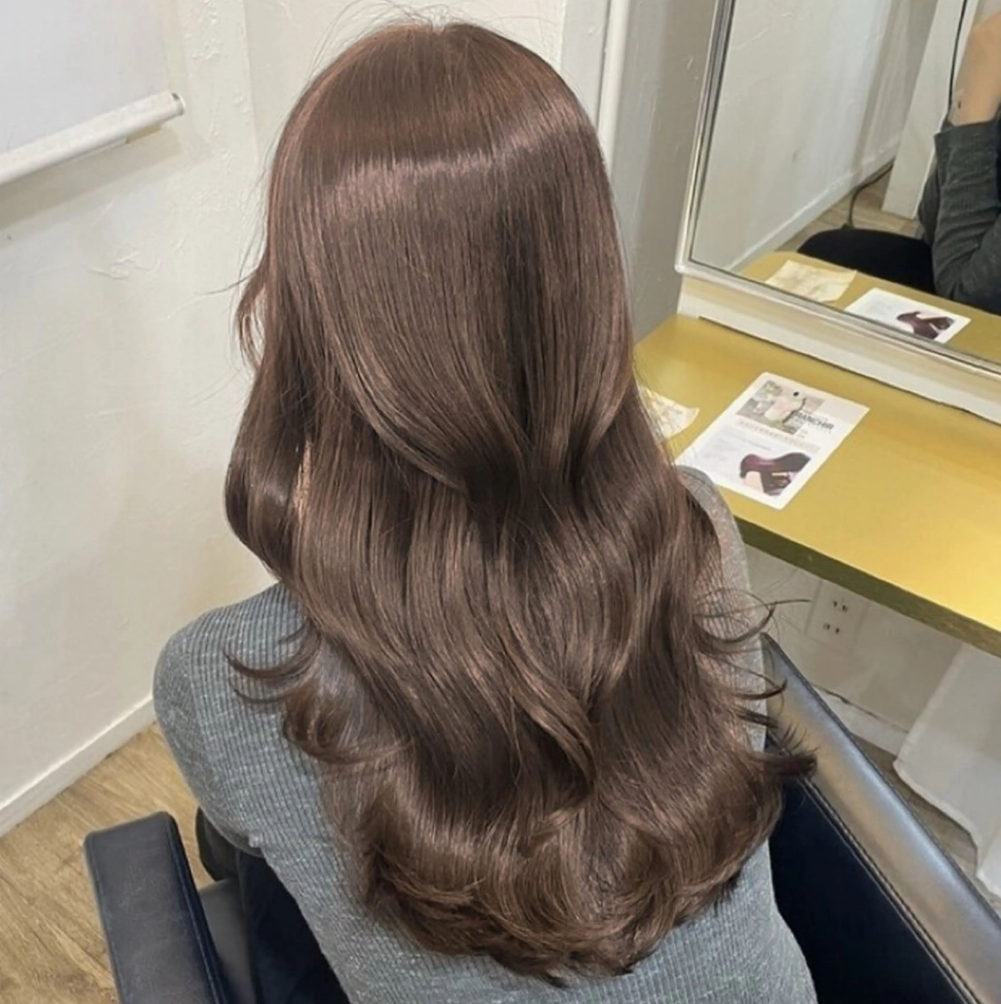 ロング ヘアカラー トリートメント ベージュ／Wカラー/ 神戸元町/RYO.のヘアスタイル