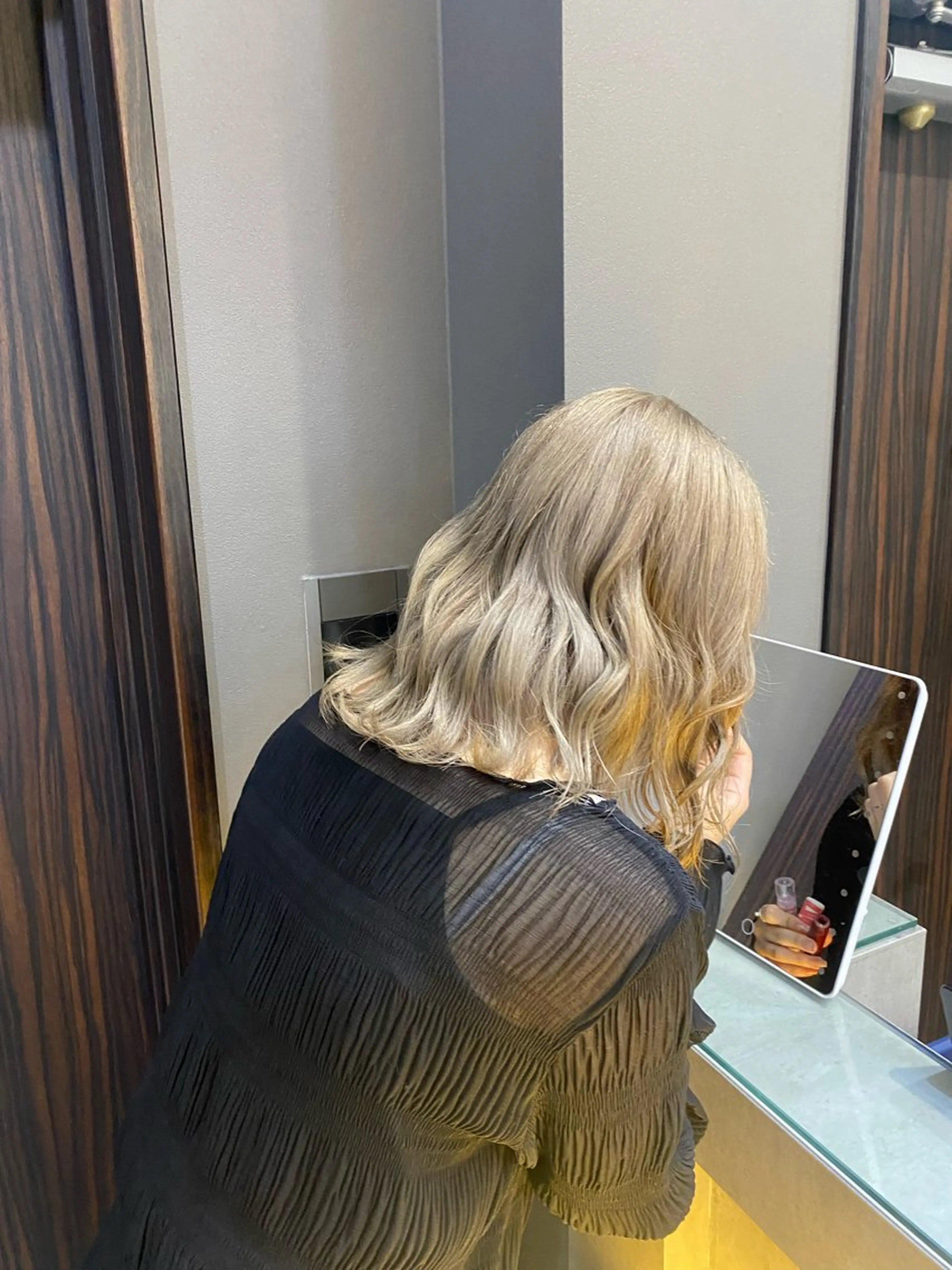 ショート カラー ヘアカラー トリートメント noa 寒色系カラーブリーチのヘアスタイル