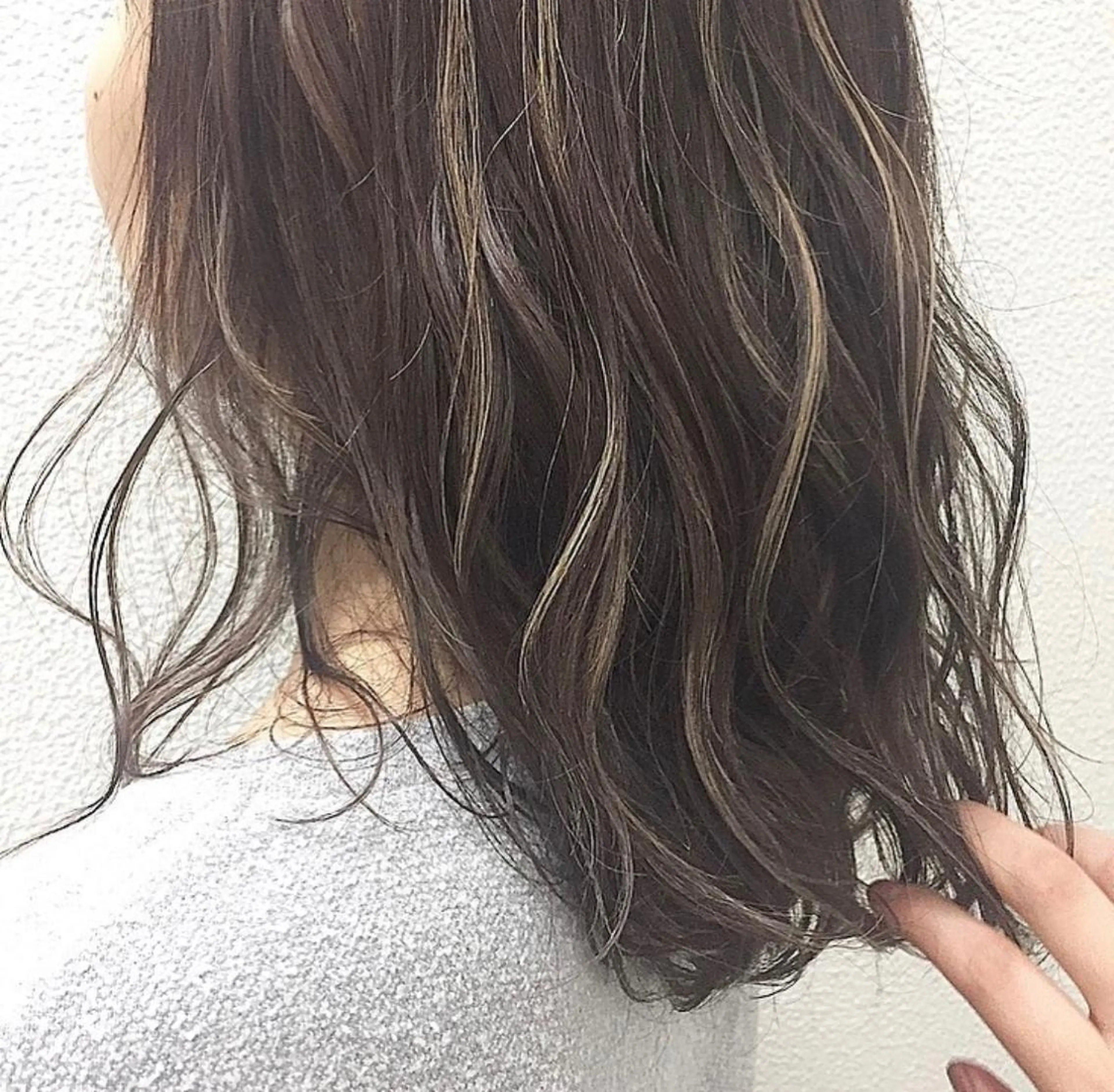 カラー 小泉 葵のヘアスタイル
