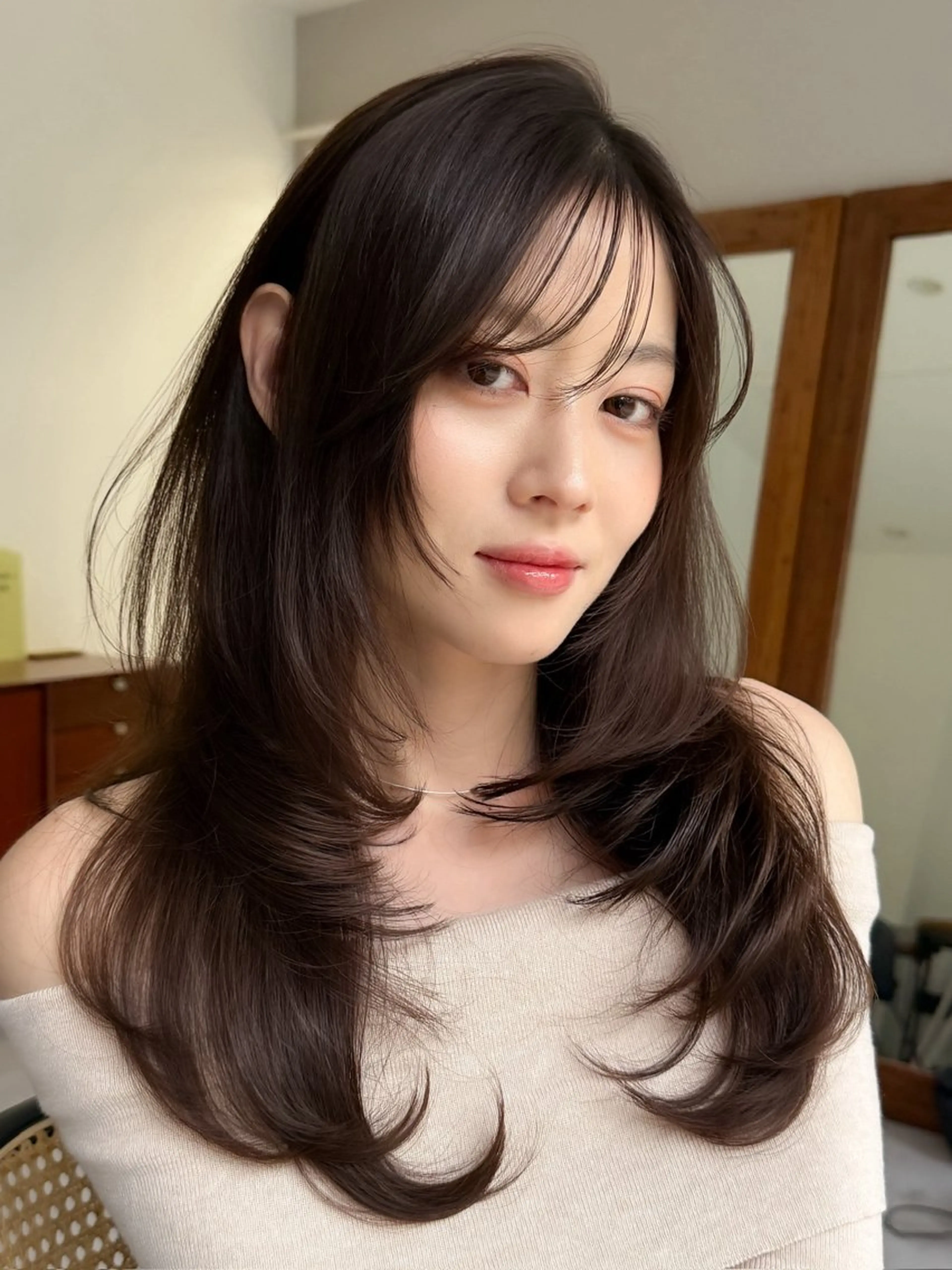 ロング カラー ヘアアレンジ ブリーチ ダブルカラー イヤリングカラー イルミナカラー ブリーチなしカラー カット 立川レイヤー 透明感カラーaoiのヘアスタイル