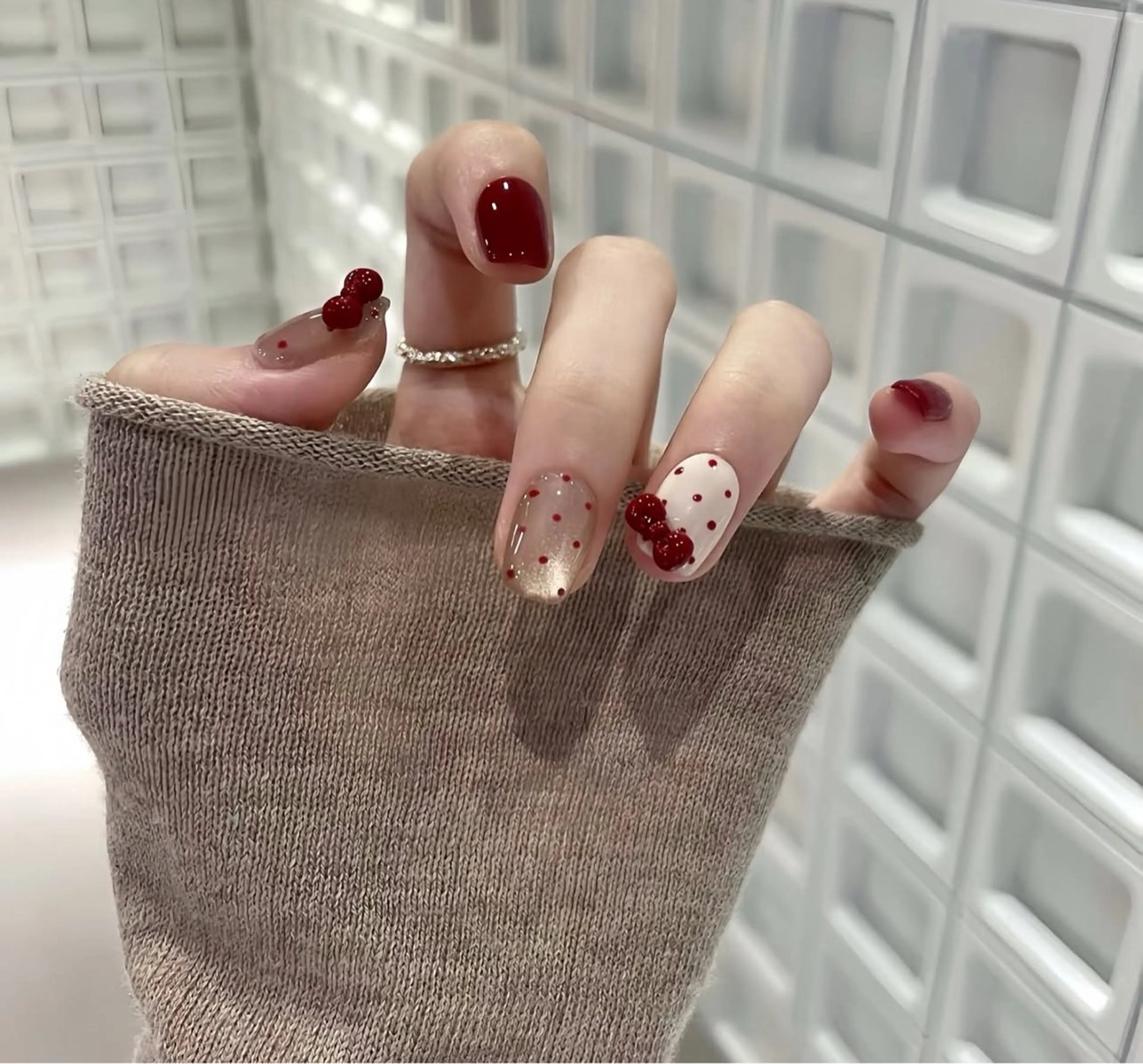 ネイル ボルドー チークネイル 成人式 フレンチネイル グラデーション ハンドネイル LynaOtsuka Nailのネイルデザイン
