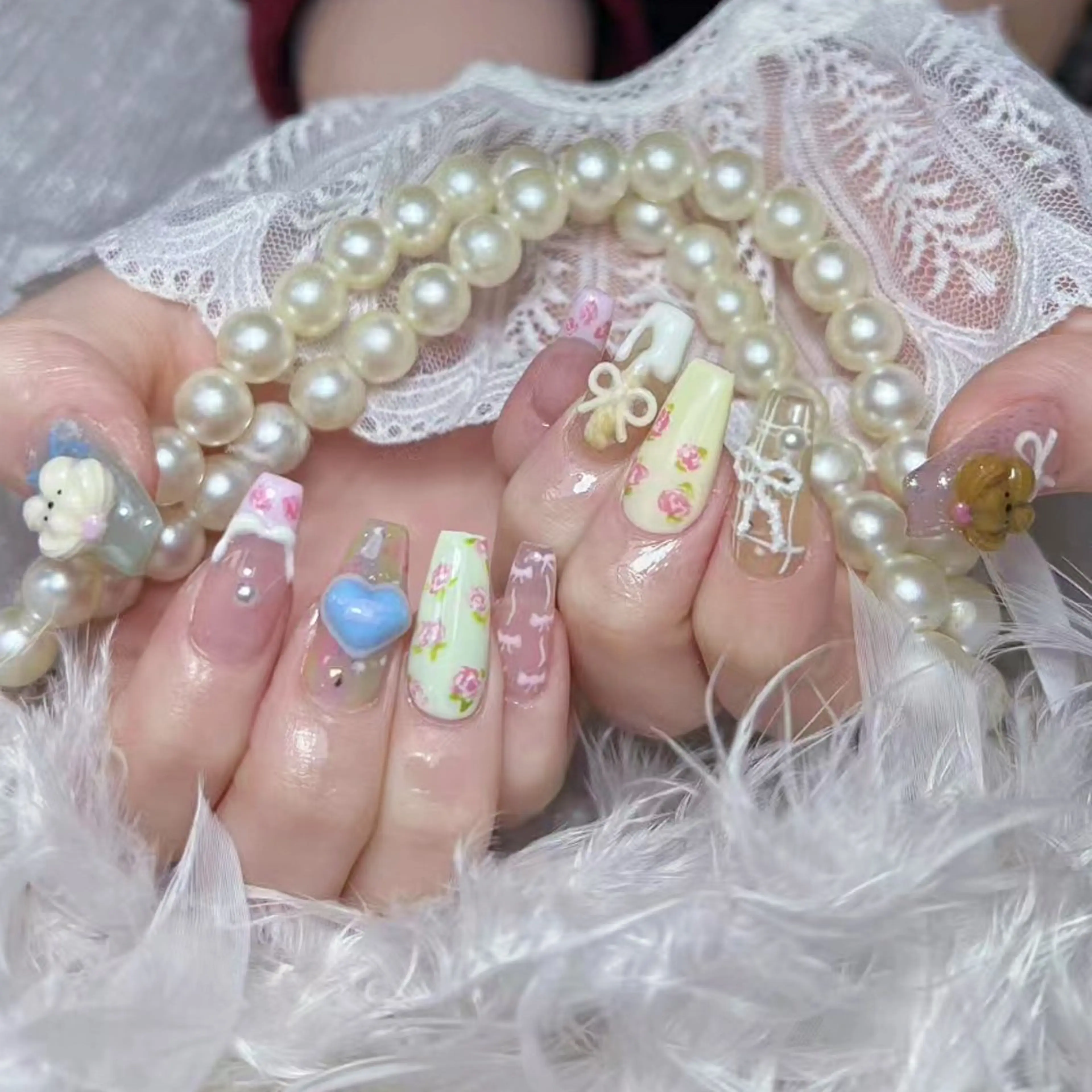 ネイル アートネイル オーロラネイル ガーリー キラキラネイル 韓国ネイル ハンドネイル DIAMOND Nail☁️のネイルデザイン