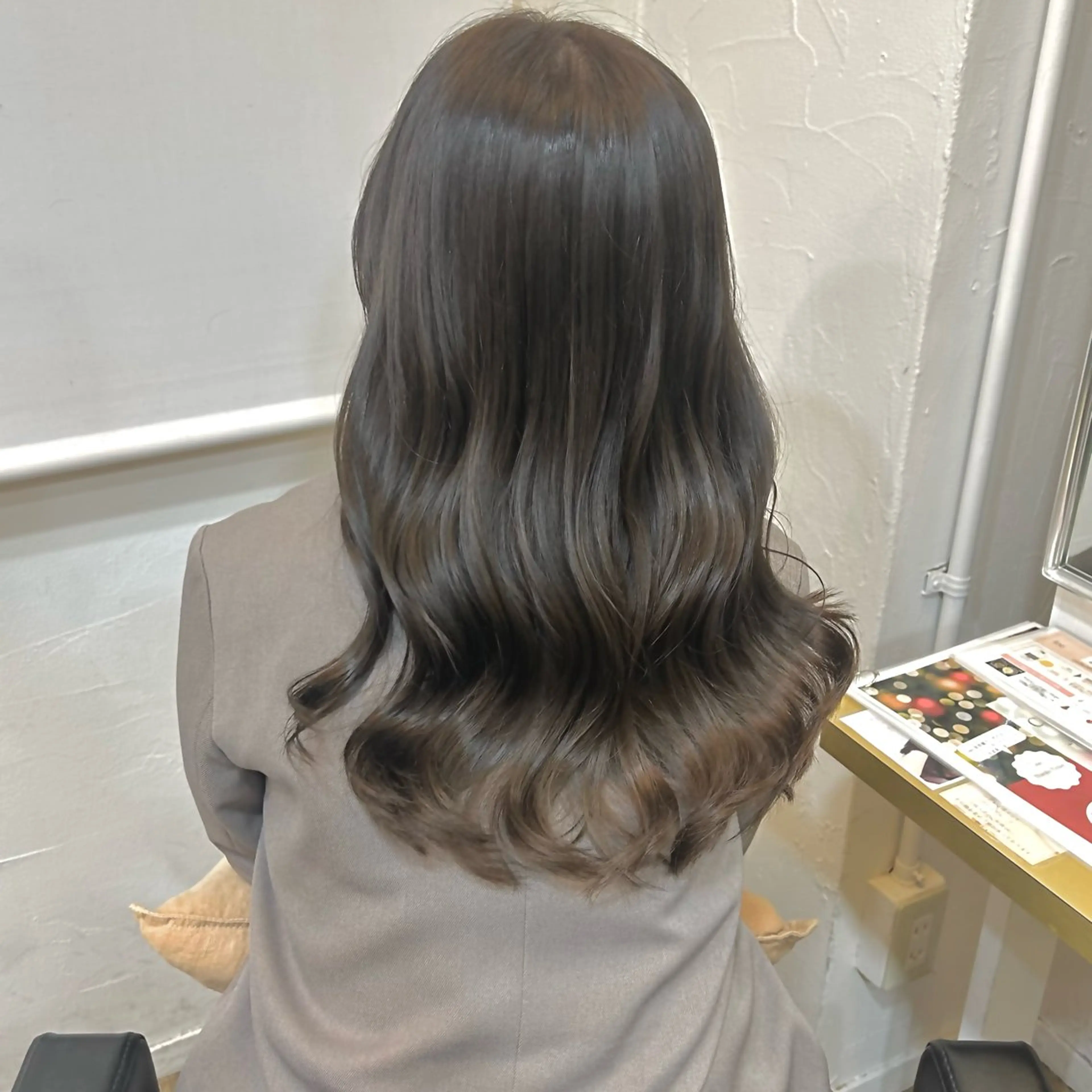 セミロング カラー ベージュカラー ブリーチ ブラウンカラー 透明感カラー グレージュ ヘアカラー トリートメント ブリーチなしベージュ /ヘアセット/ミユのヘアスタイル
