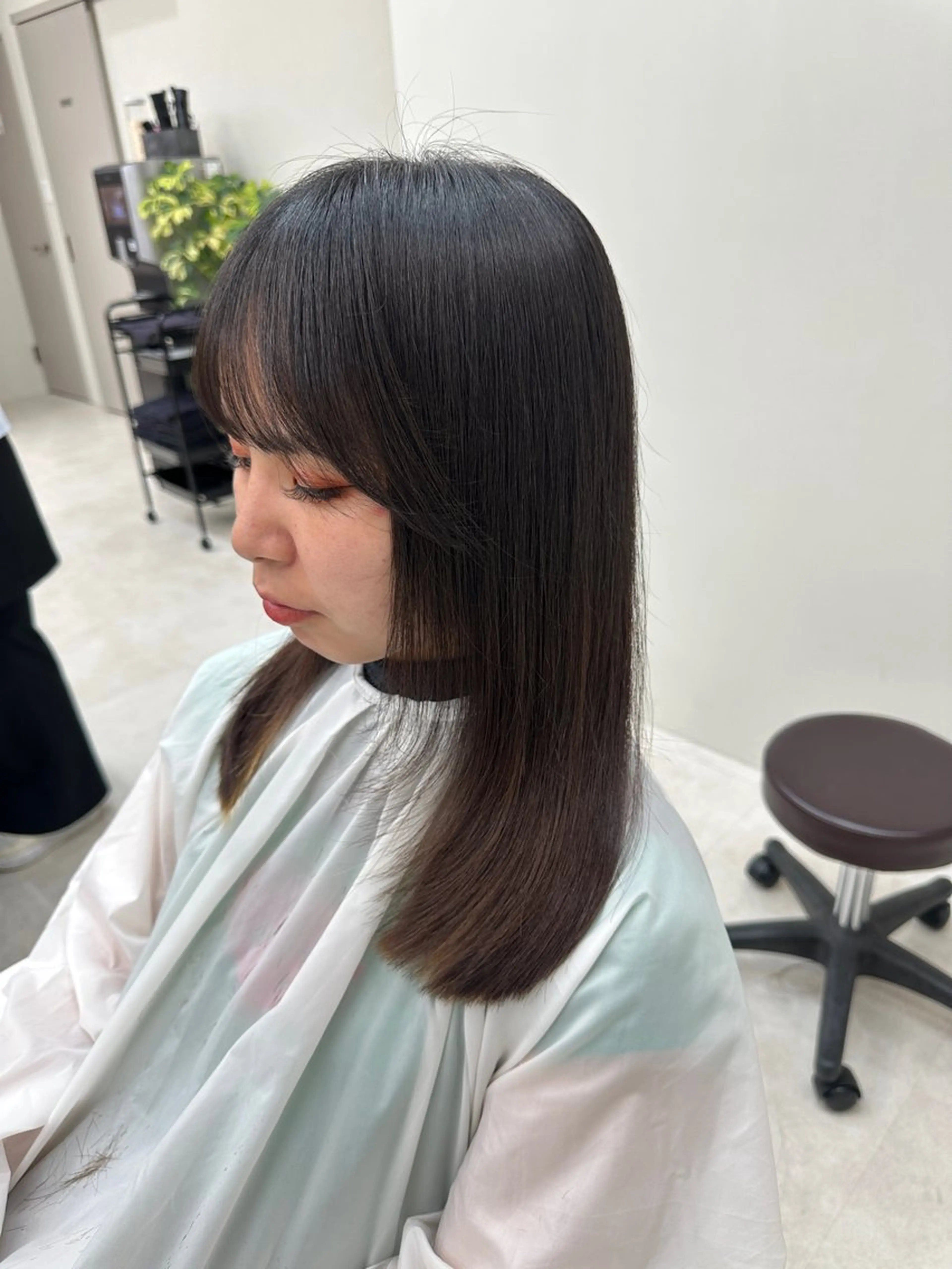 ミディアム レイヤーカット カット Aura所属・丸山 心 / 艶カラーのヘアスタイル