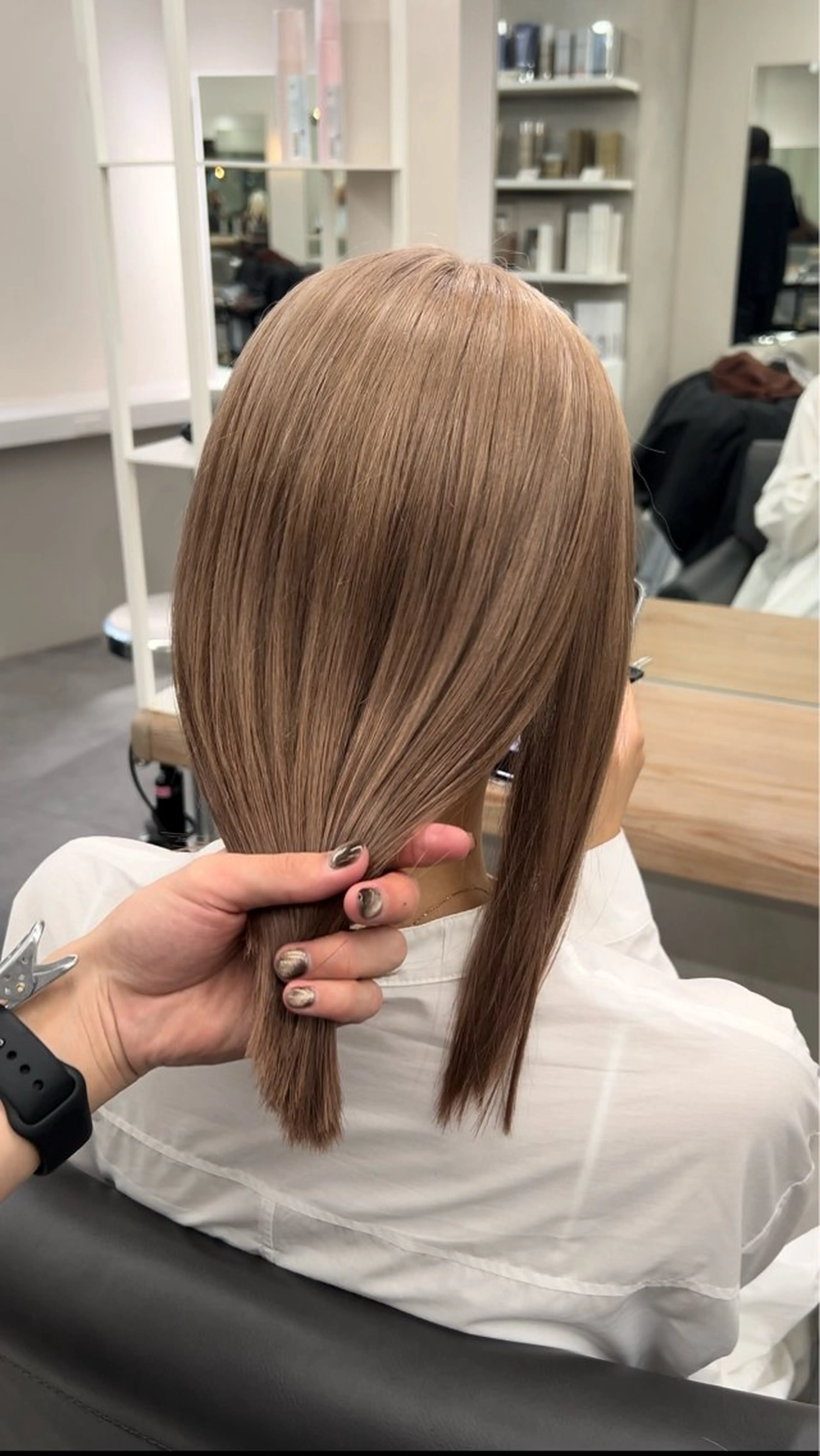 ミディアム カラー ベージュカラー ブリーチ ケアブリーチ ミルクティーベージュ ヘアカラー トリートメント Beleza 渋谷所属・Kazusa/渋谷/ エクステ/ハイトーンのヘアスタイル