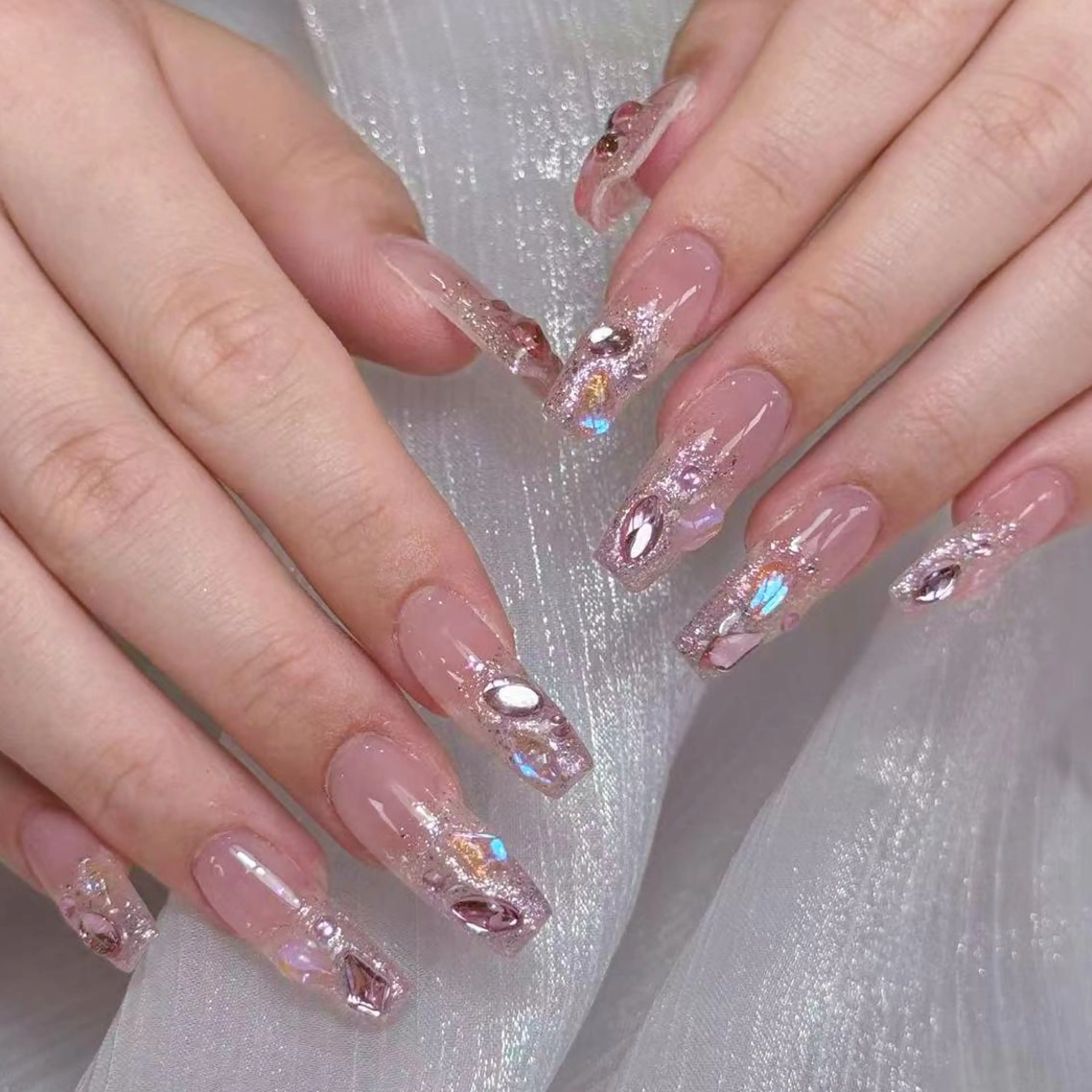 ネイル アートネイル オーロラネイル ガーリー キラキラネイル 韓国ネイル ハンドネイル YOYO 💅のネイルデザイン