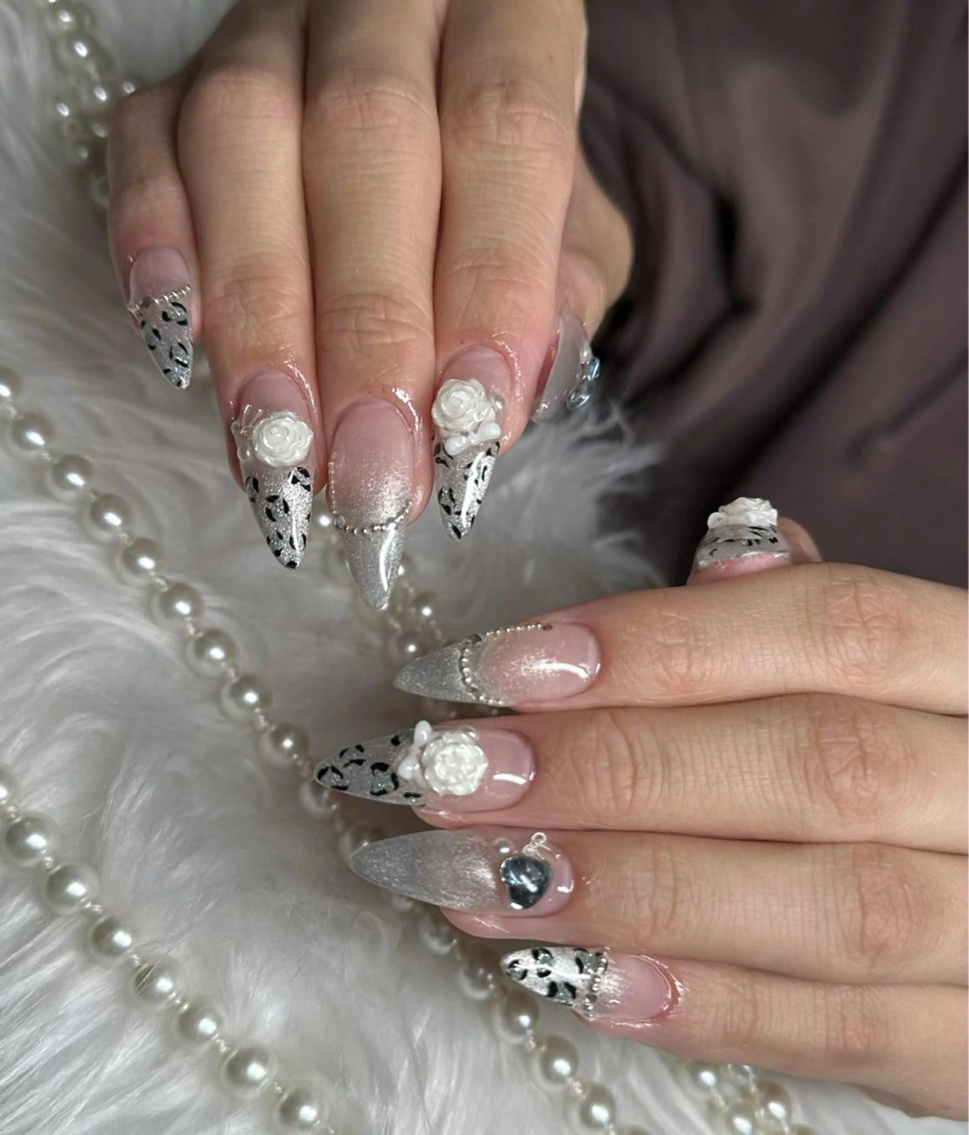 ネイル フレンチネイル ジェルネイル ガラスフレンチ ハロウィン ハート ハンドネイル H.baby Nail Salonのネイルデザイン