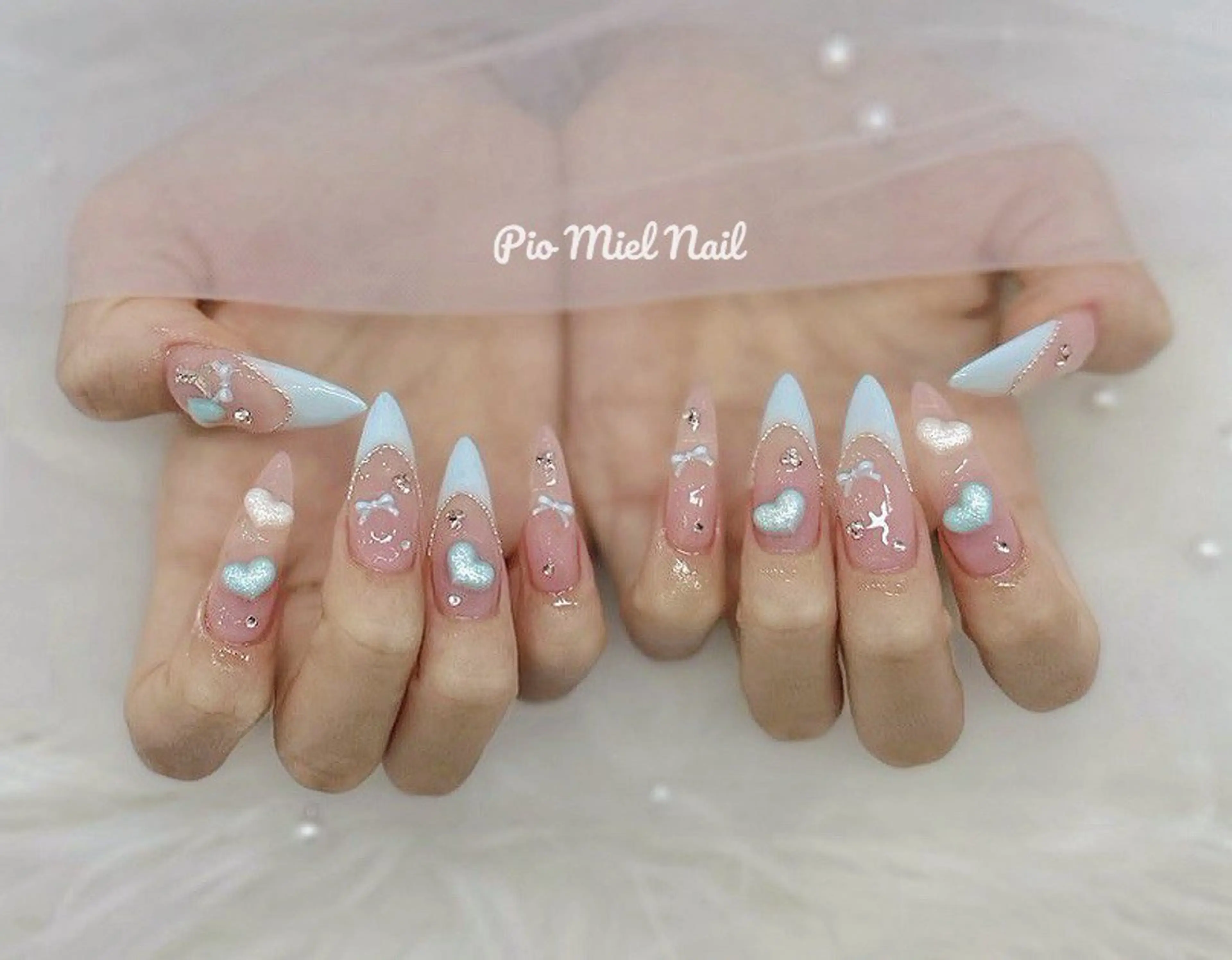 ネイル ブルー フレンチネイル ガーリー ハート ピンク ハンドネイル momo 長さだしのネイルデザイン