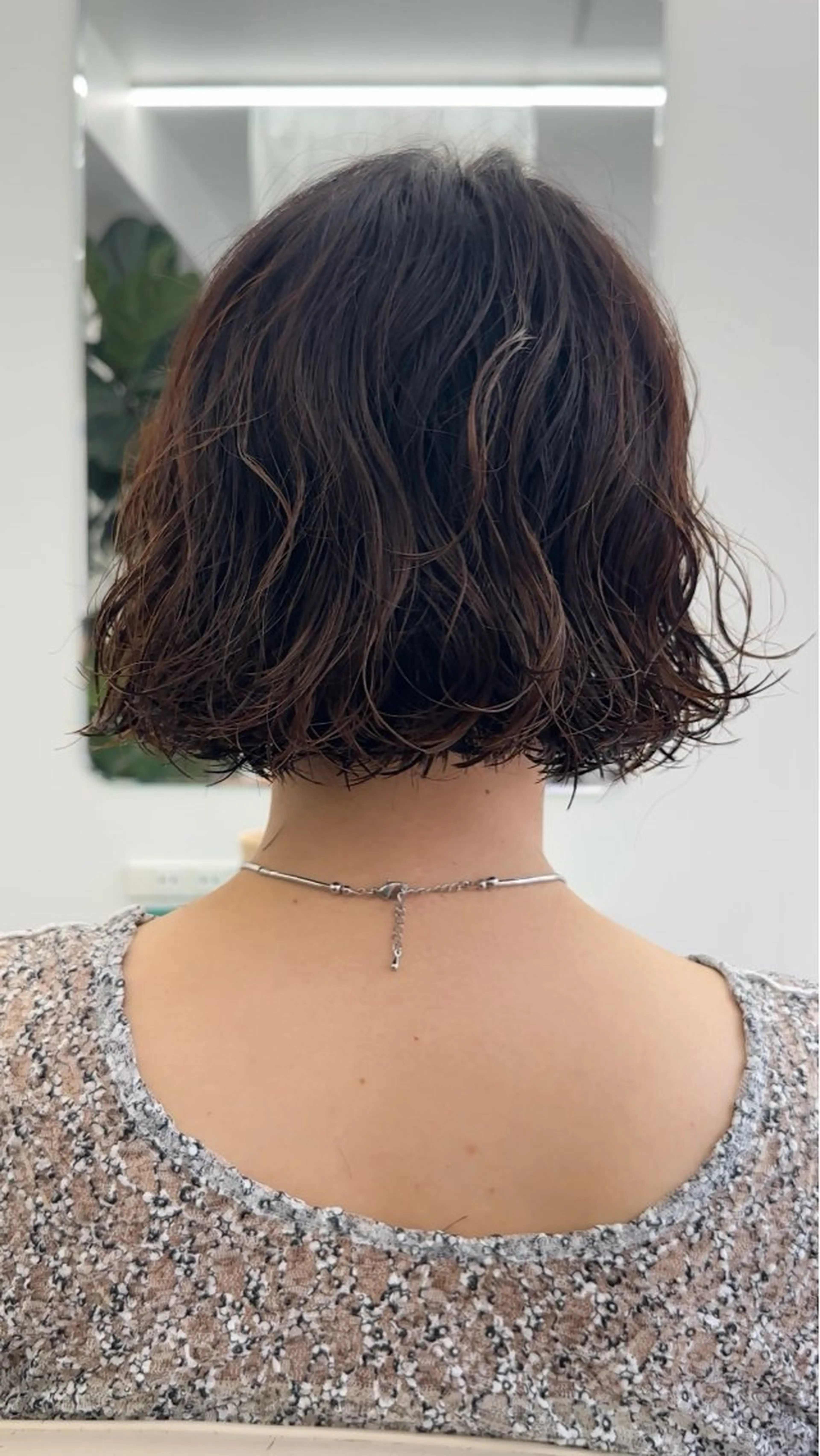 ショート パーマ カット パーマ トリートメント ボブ/レイヤー/ケア パーマ/透明感カラーのヘアスタイル
