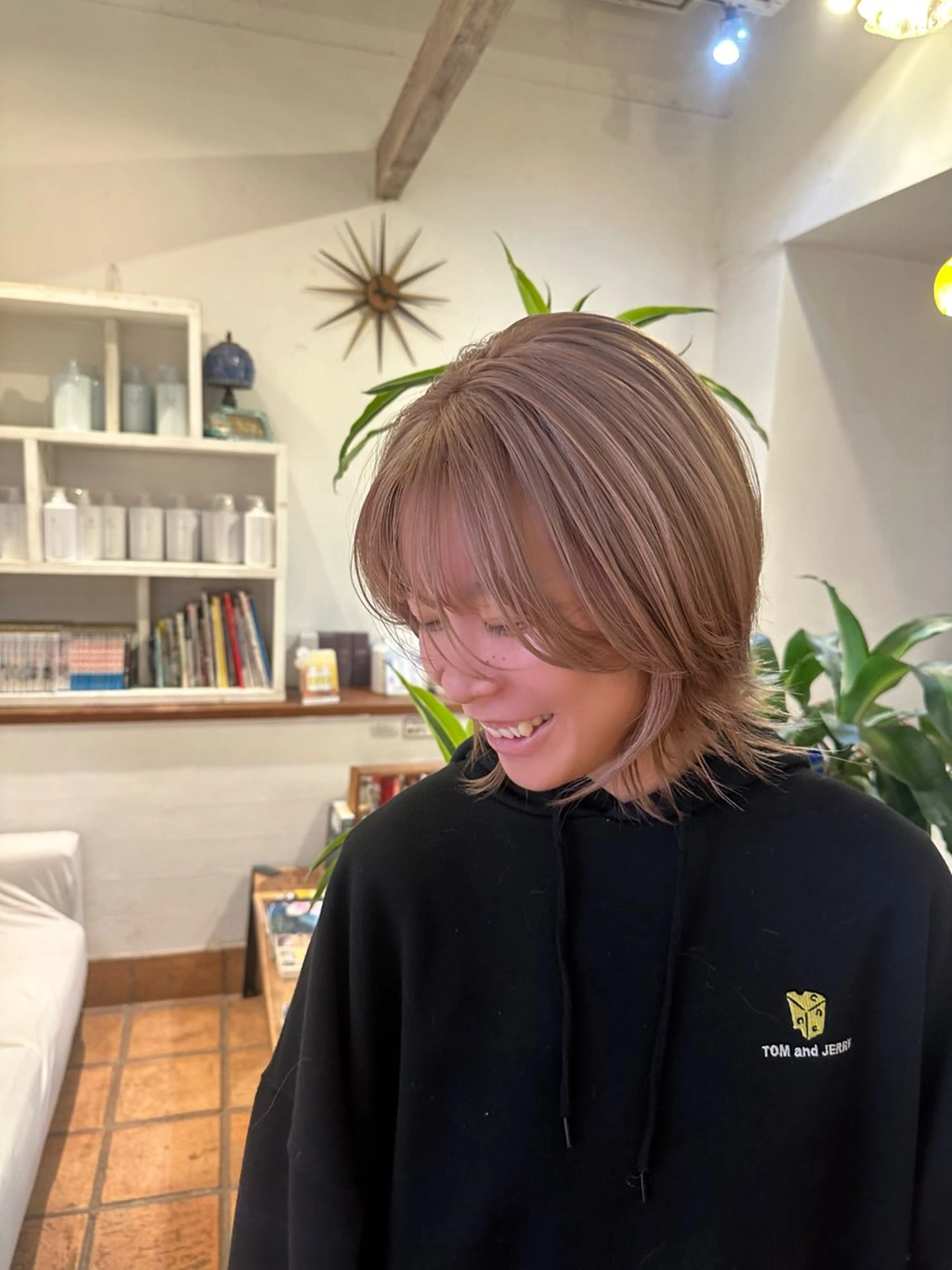 ミディアム カラー ブリーチ レイヤーカット ウルフカット ウルフレイヤー カット ヘアカラー トリートメント KAKERU/ボブ/ ショート/パーマ🌱のヘアスタイル
