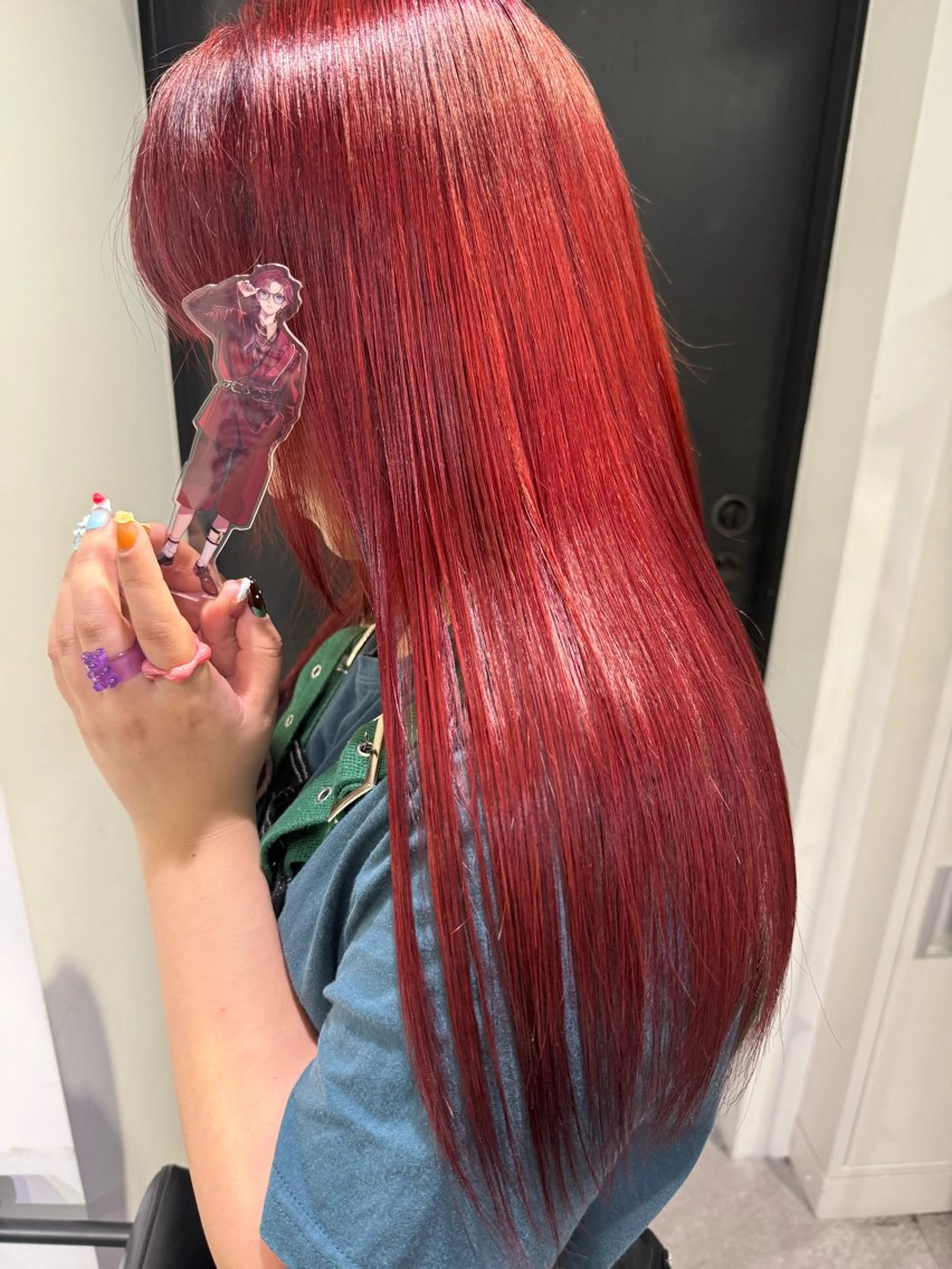 ロング カラー ブリーチ ボルドーカラー ケアブリーチ レッドカラー ヘアカラー トリートメント インナーカラー/推し ウルフ/アニメカラーのヘアスタイル