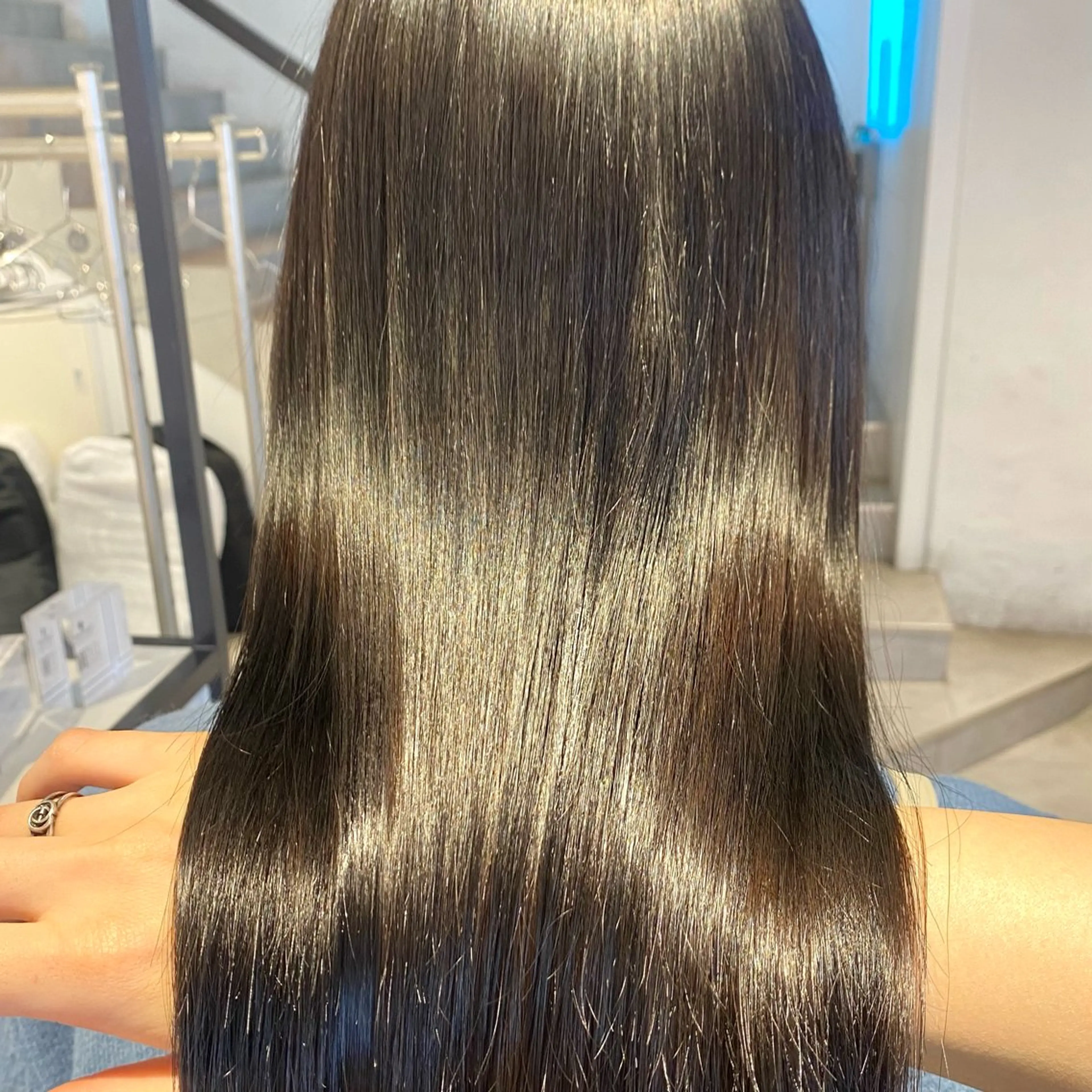 ロング カラー 酸性ストレート・ メンズ 三原 楊子のヘアスタイル