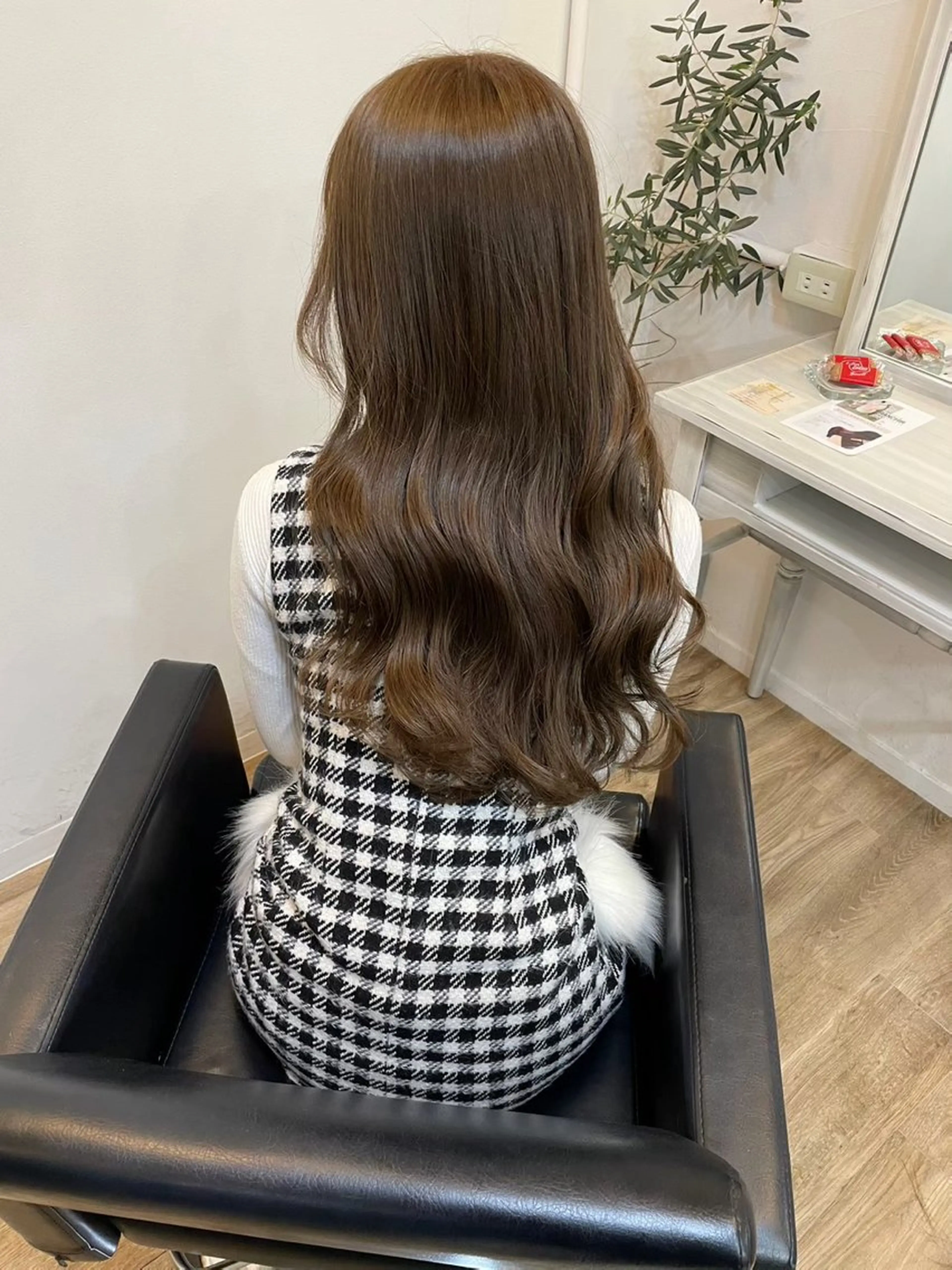 ロング カラー ハイライトカラー イルミナカラー 顔まわりレイヤー ハイライト 髪質改善 神戸ボブ✂️ ioe三宮/田 伸佳のヘアスタイル