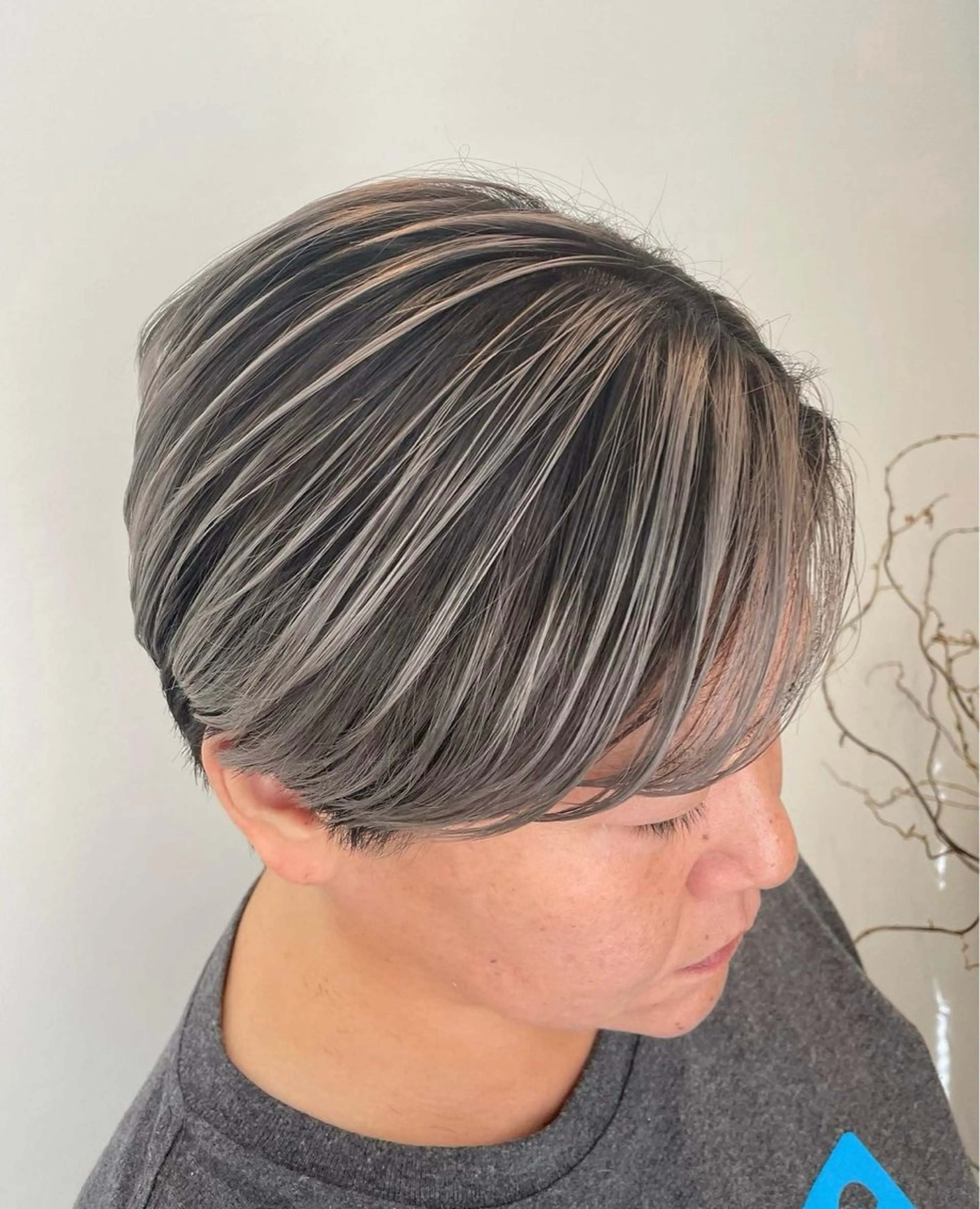 ショート カラー ハイライトカラー ハイライト カット ヘアカラー トリートメント ブリーチ👩‍🦳/ ‪✂︎MANAMIのヘアスタイル