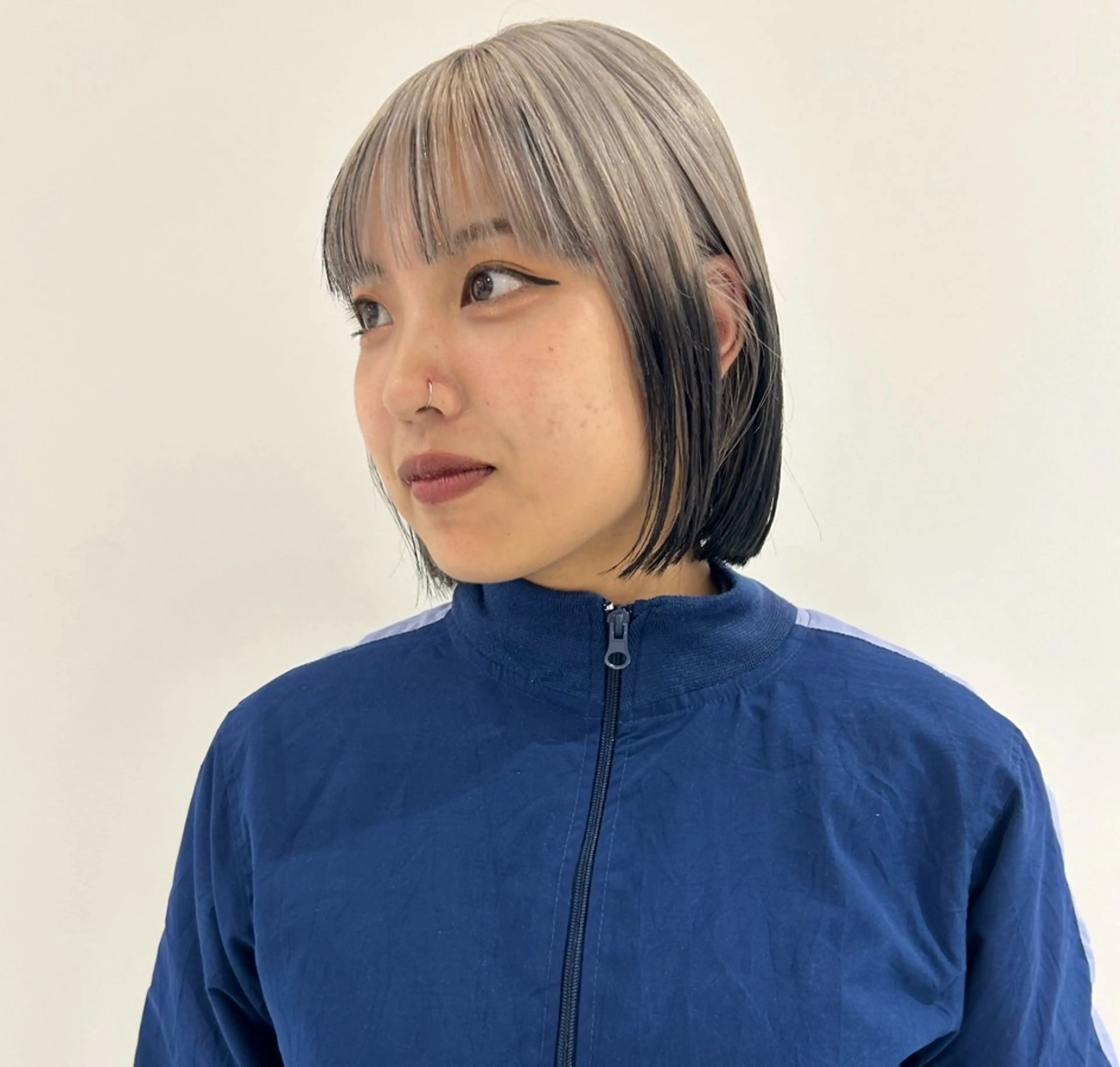 ショート カラー デザインカラー ボブ カット ヘアカラー トリートメント ヘアセット ブリーチ/Wカラー パーマ/似合せカットのヘアスタイル