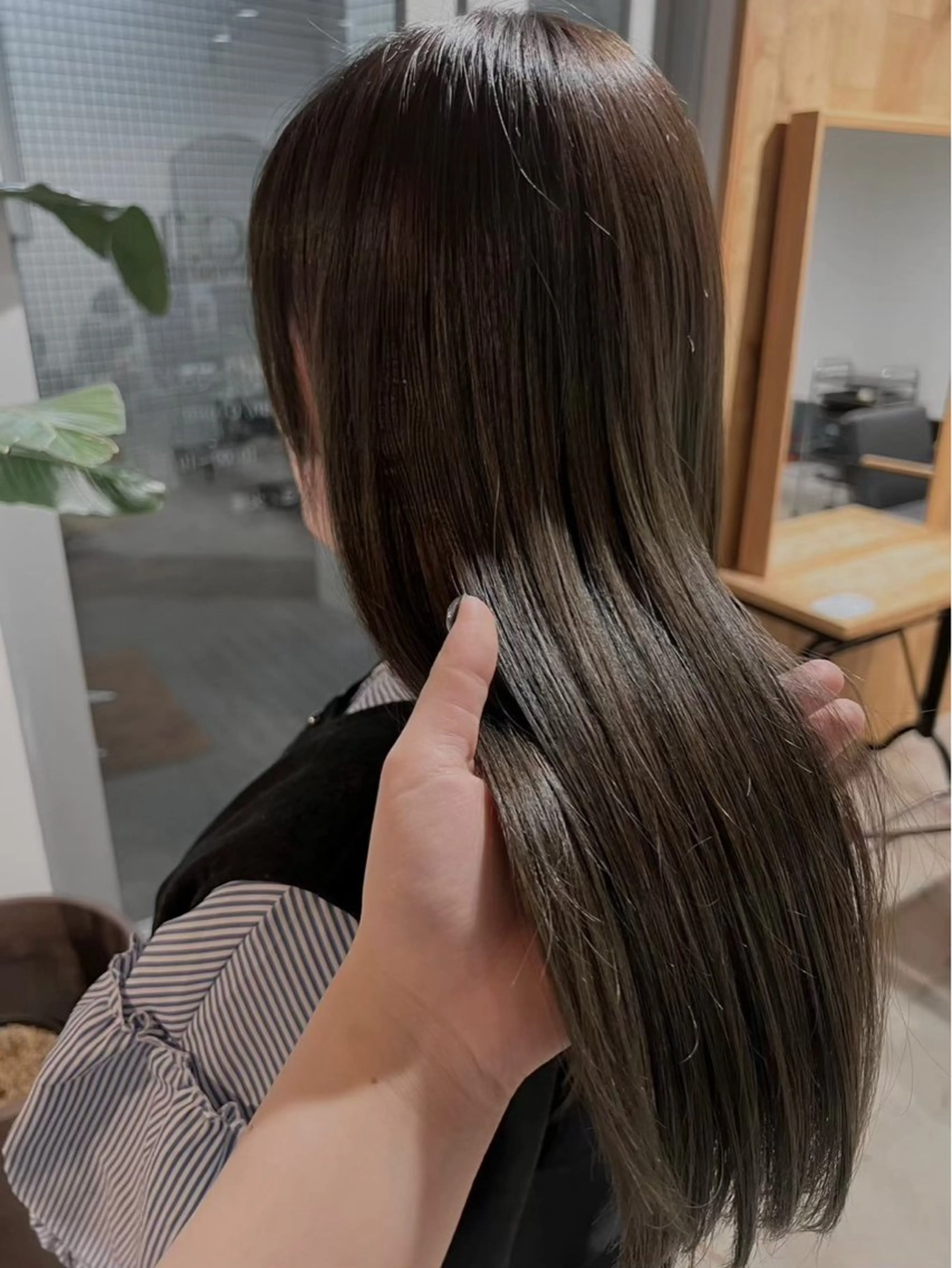 ロング 長與 夕夏のヘアスタイル