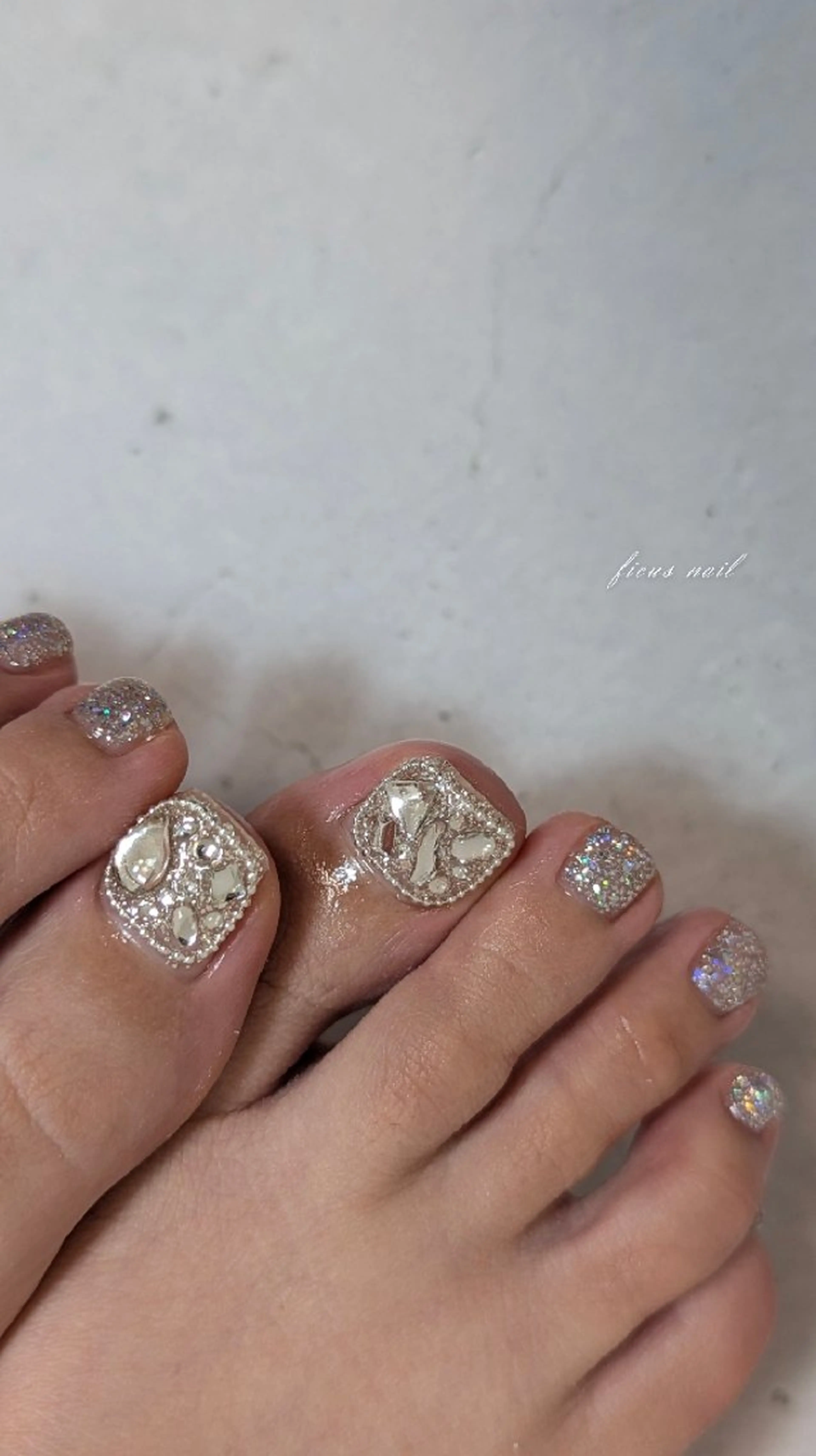 ネイル アートネイル フラッシュネイル フットネイル キラキラネイル シルバー フットネイル ficus nailのネイルデザイン