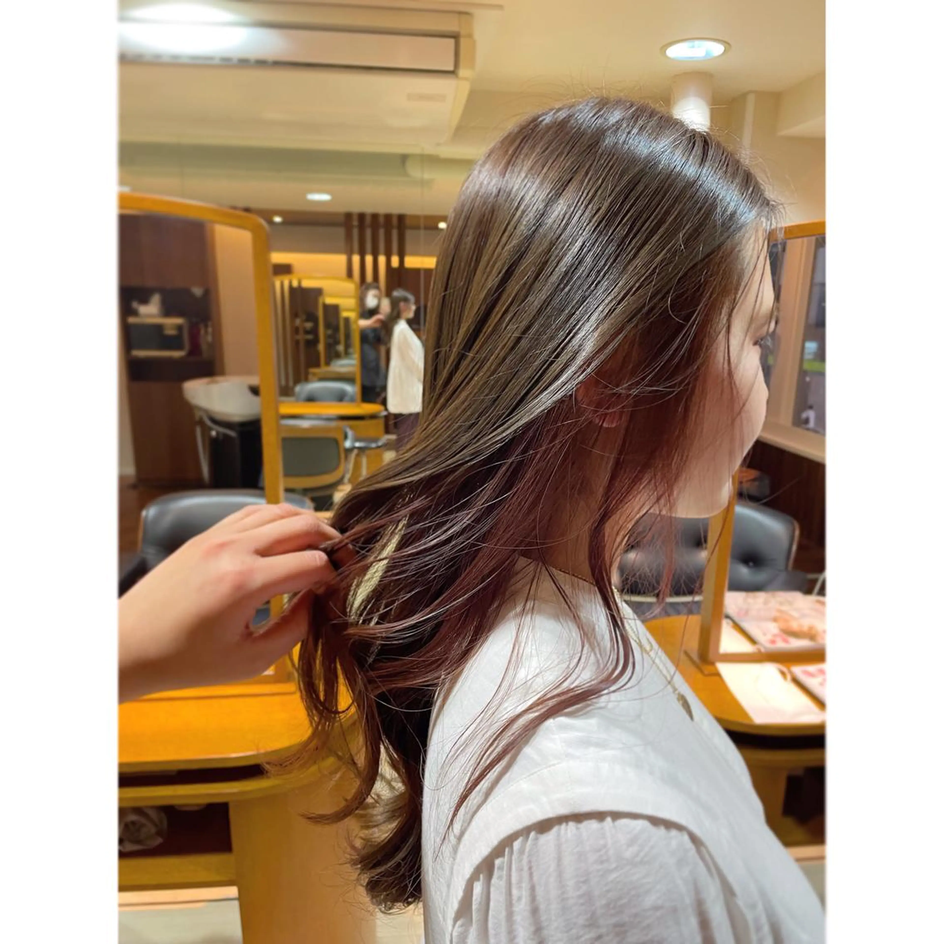 ロング カラー ヘアアレンジ ベージュカラー インナーカラー オレンジ ピンクカラー ヨシンモリ ヘアカラー トリートメント チーフデザイナー 若林　麻衣のヘアスタイル