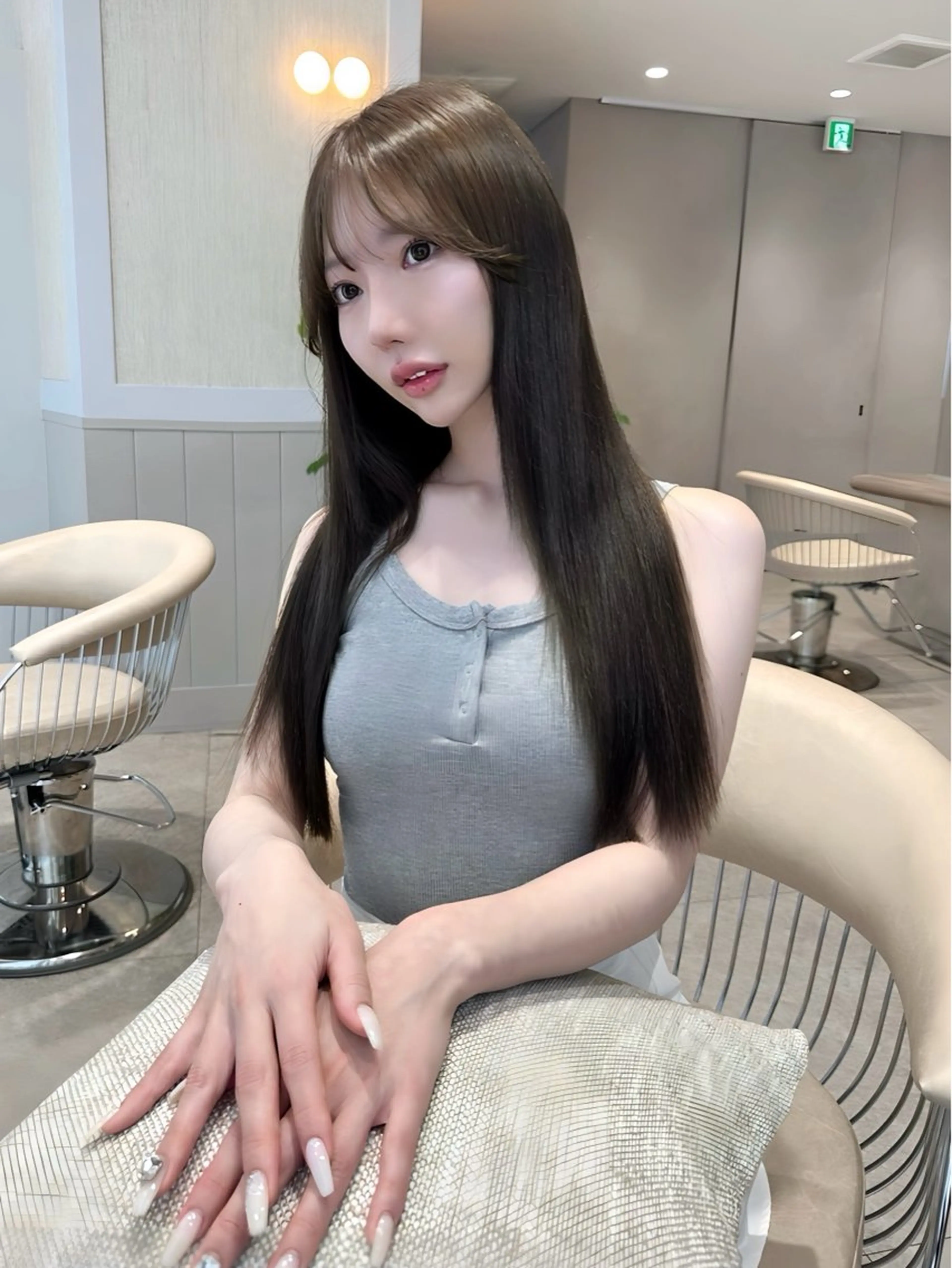 ロング ♡Yoshino♡ 艶グレージュカラーのヘアスタイル
