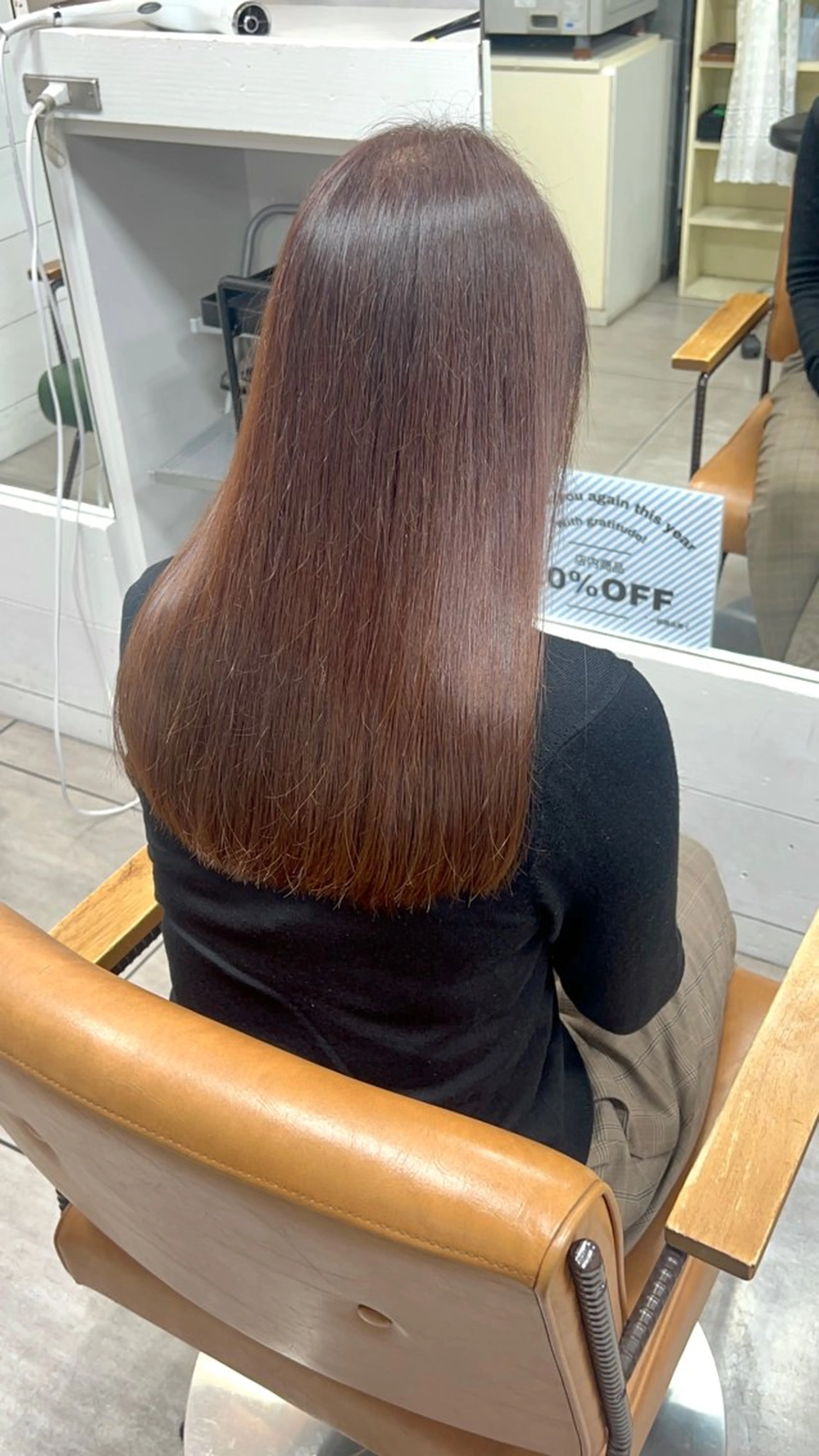 セミロング カラー ヘアアレンジ カット ヘアカラー トリートメント ヘッドスパ インナー×縮毛矯正 ピンクカラー澤井里菜のヘアスタイル