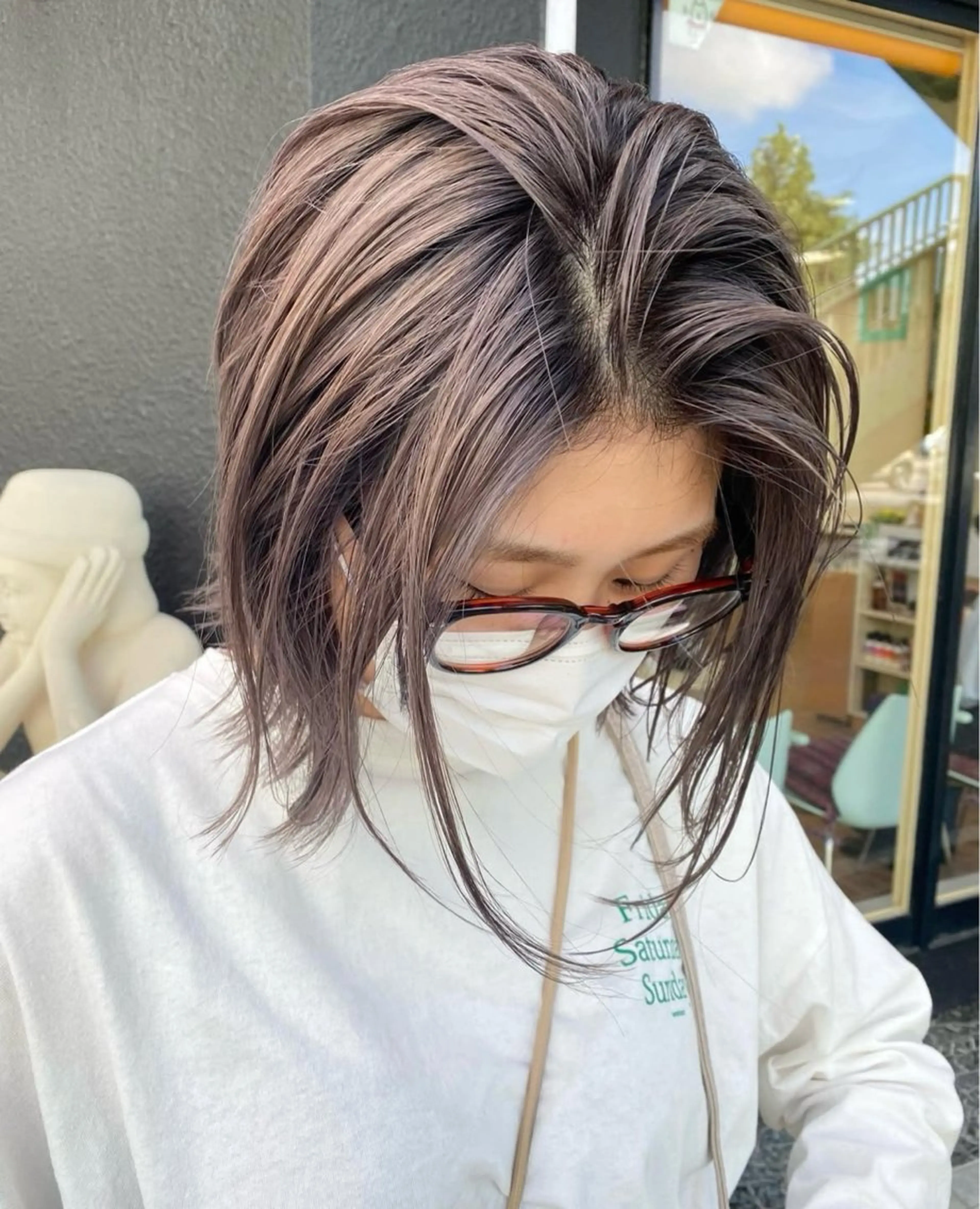 ショート カラー バレイヤージュ シルバー レイヤーカット ヘアカラー ナカジマ ナナのヘアスタイル