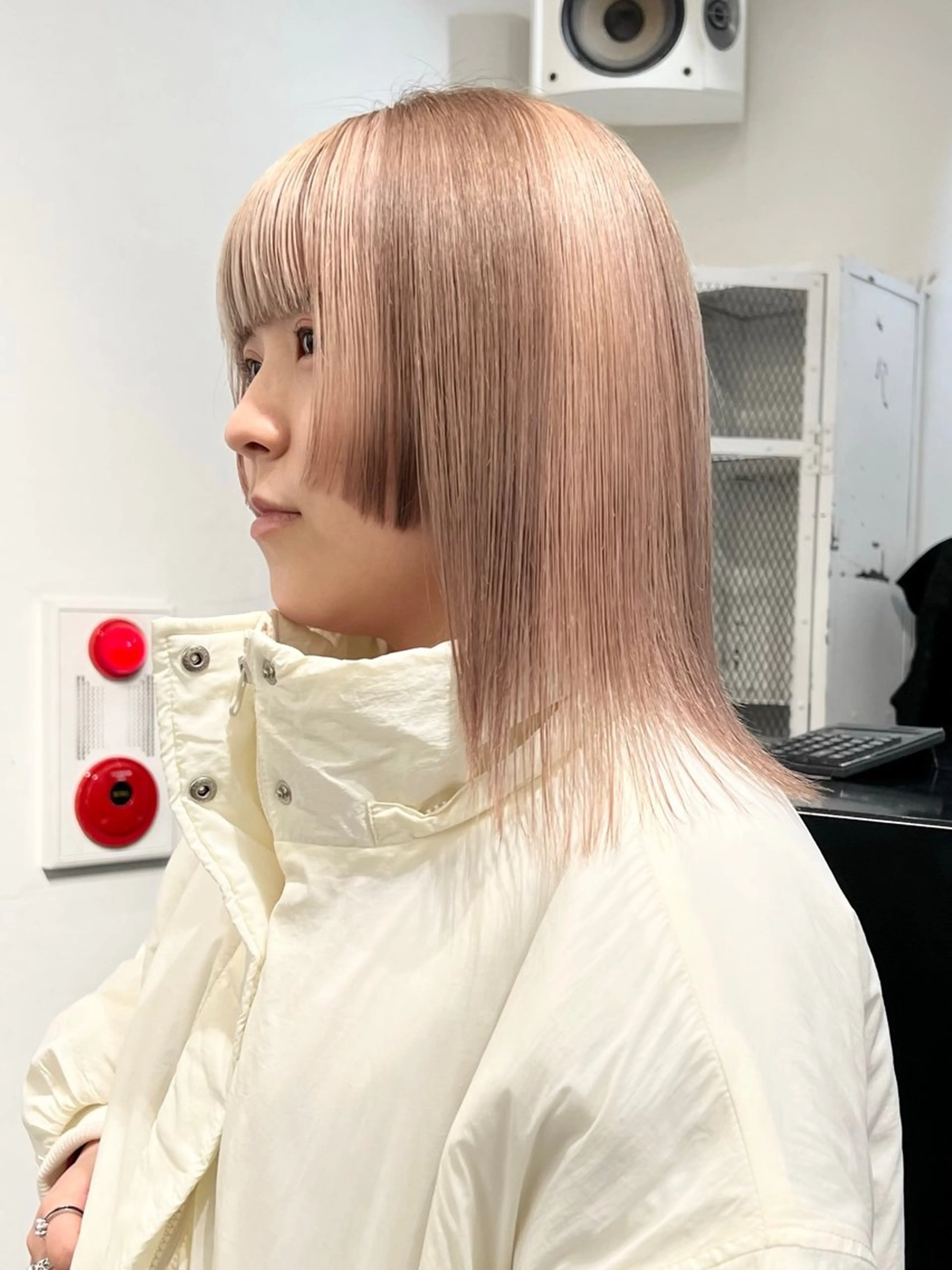 ミディアム カラー アッシュ ベージュカラー ブリーチ ケアブリーチ デザインカラー カット ヘアカラー トリートメント HARU//原宿🤍 リピート率NO.1のヘアスタイル