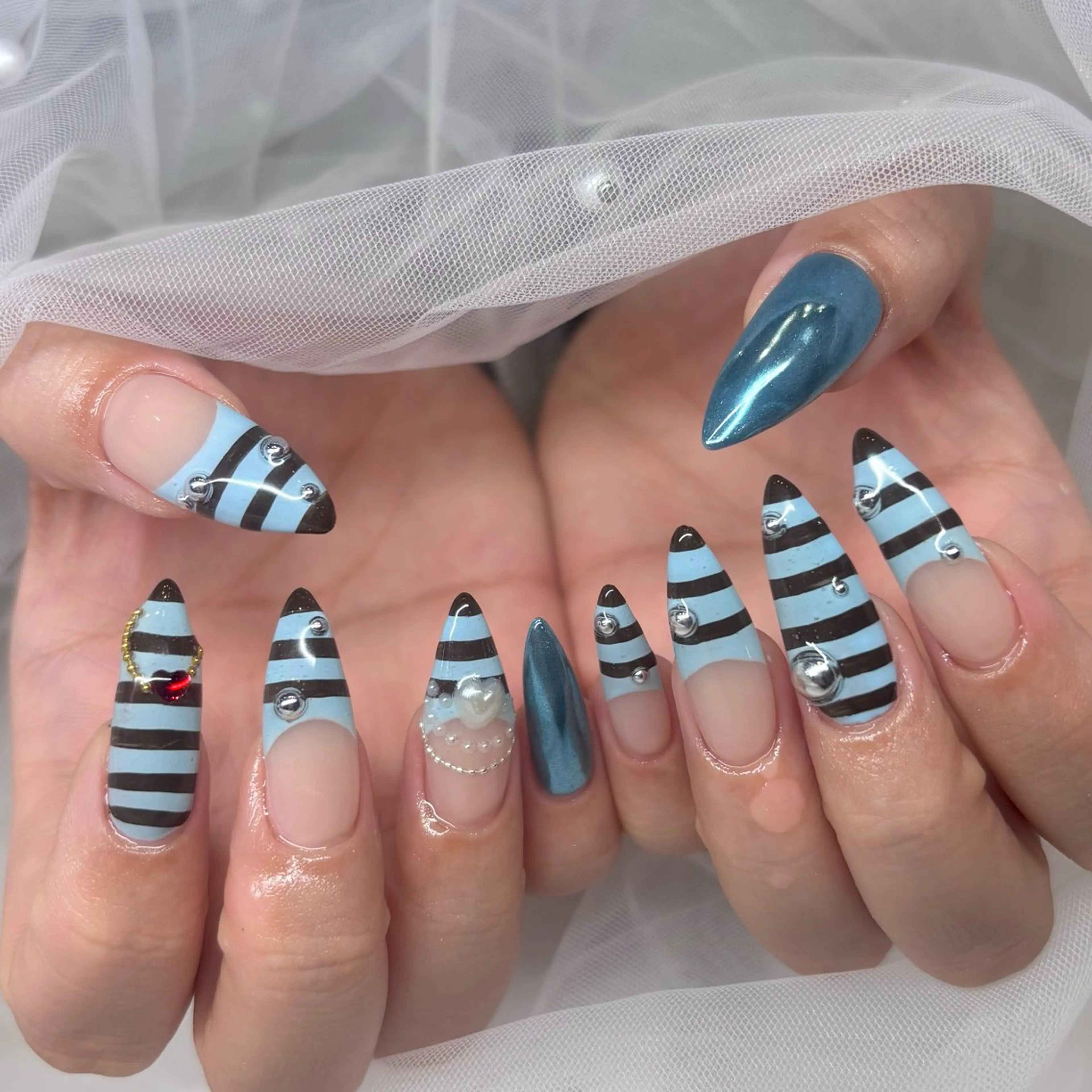 ネイル ハンドネイル ハンドケア . 未來のネイルデザイン