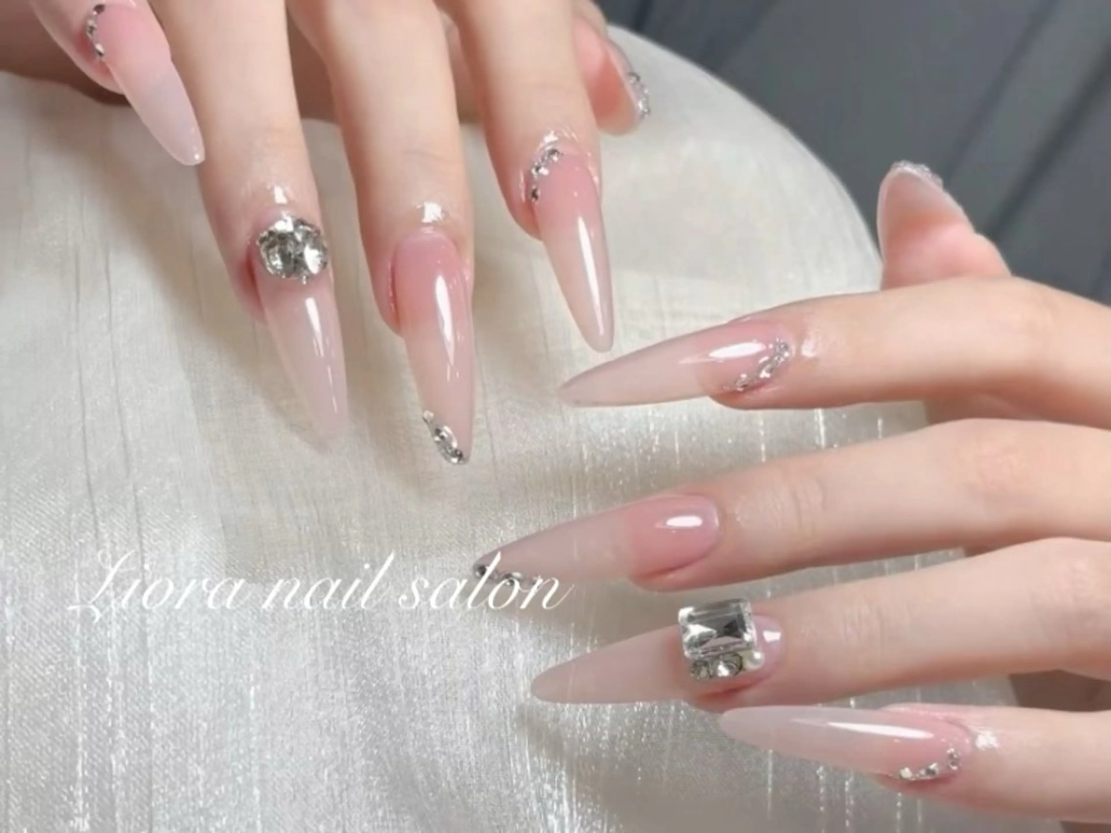 ネイル フレンチネイル ジェルネイル ガーリー グラデーション キラキラネイル ハンドネイル Liora ネイルサロン所属・Liora nail salonのネイルデザイン