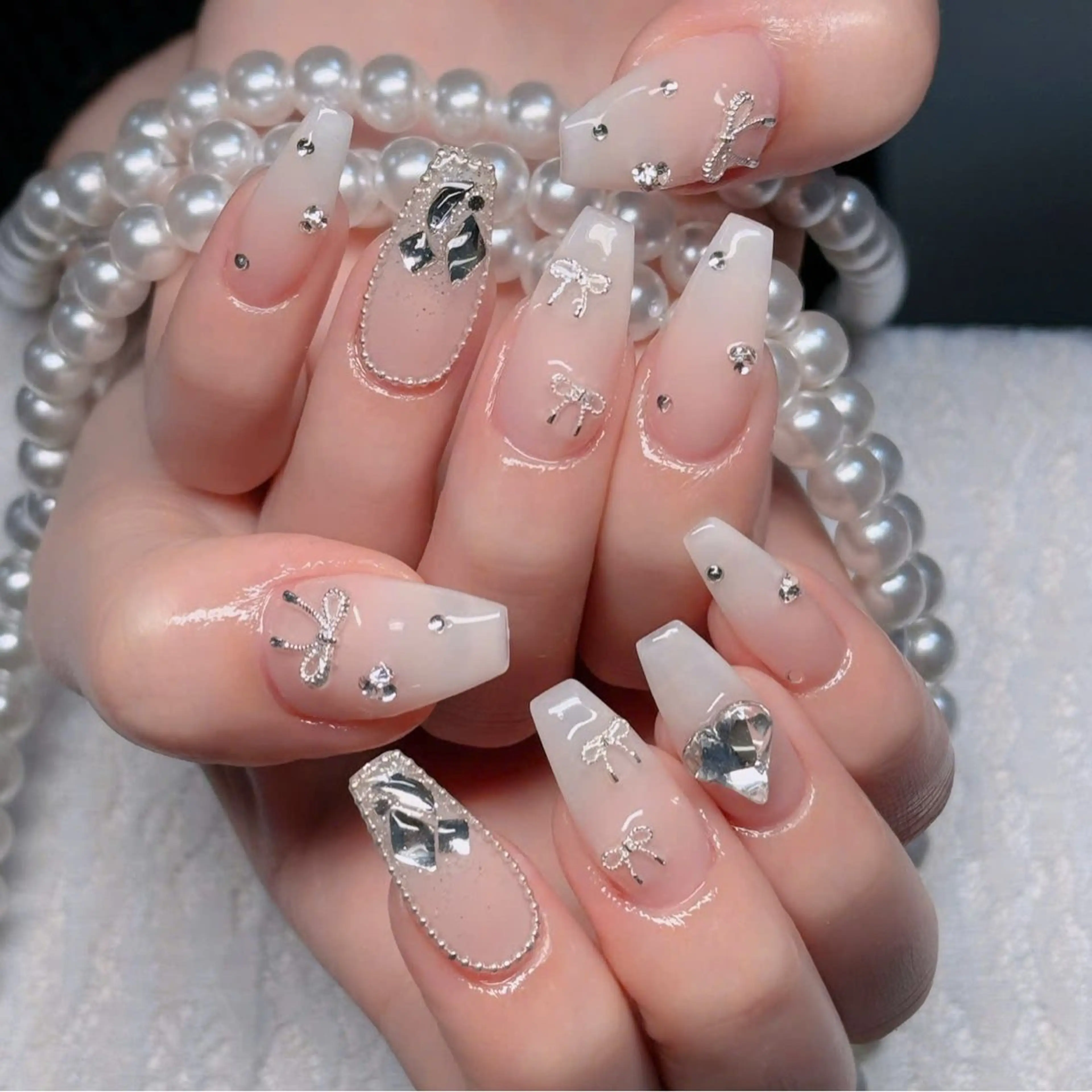 ネイル フレンチネイル ジェルネイル ガラスフレンチ ハロウィン ハート ハンドネイル H.baby Nail Salonのネイルデザイン