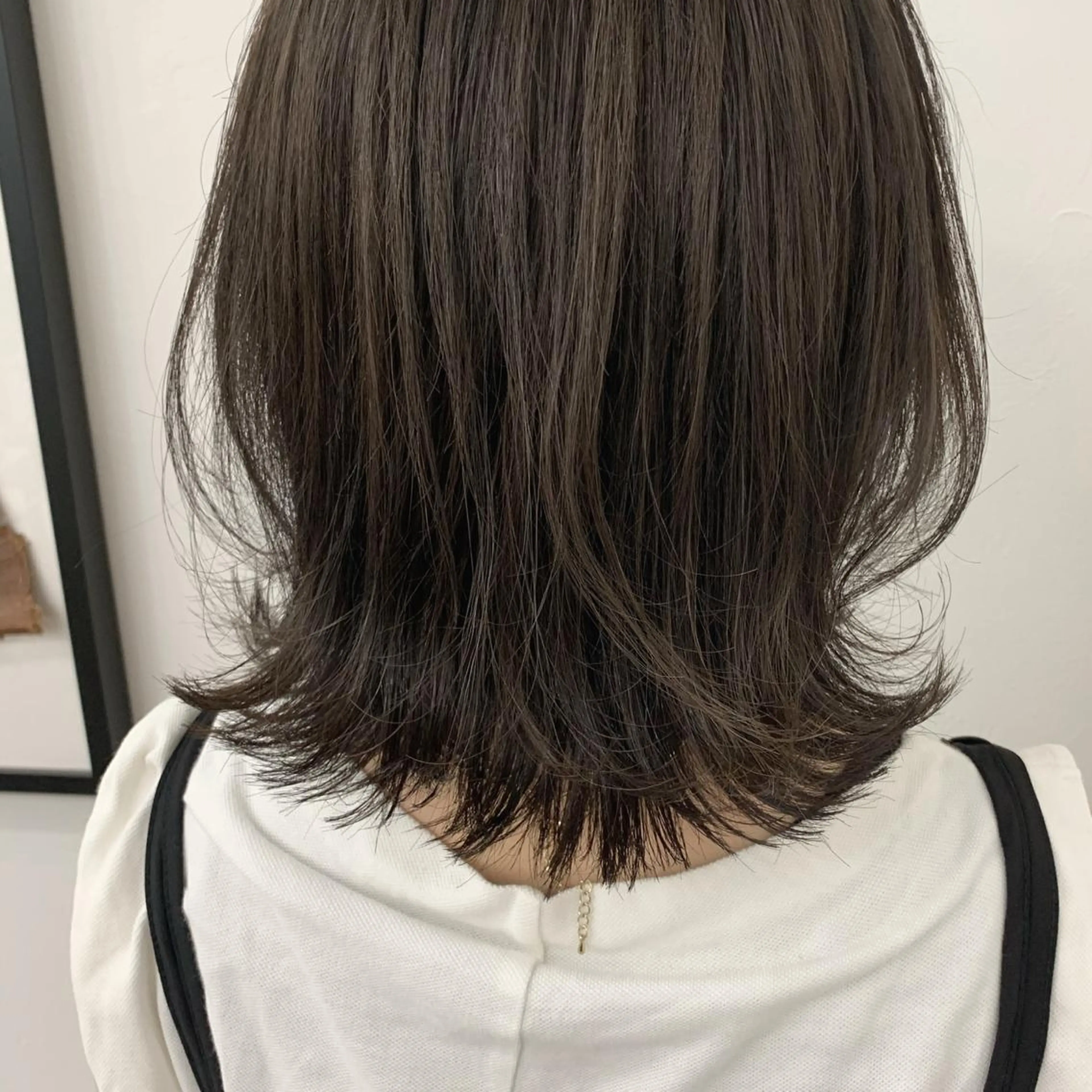 ミディアム カラー ブルーカラー ブルージュ ボブ くびれヘア カット ヘアカラー トリートメント chama レイヤーカットのヘアスタイル
