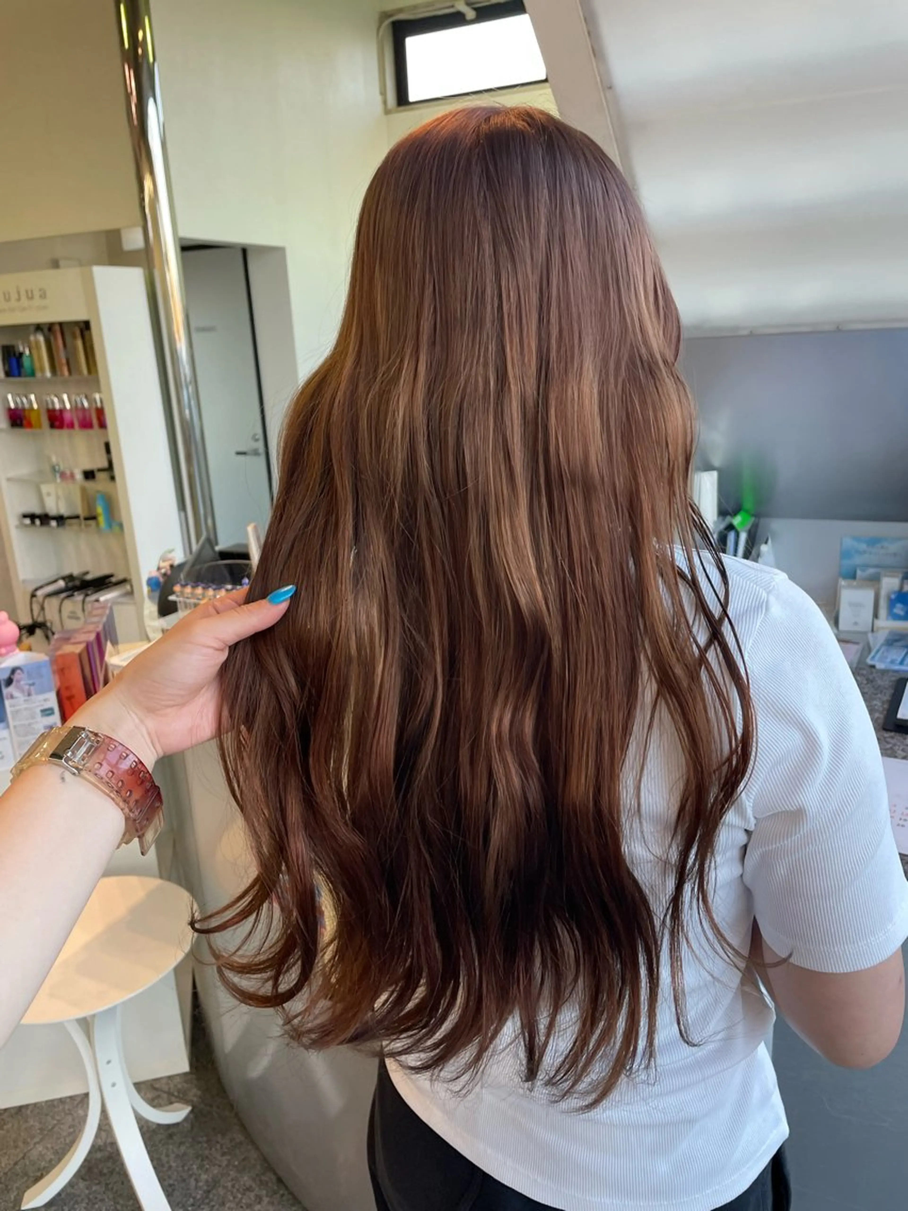 セミロング ヘアカラー トリートメント ハイトーン、ブリーチ 🤍足立里湖のヘアスタイル