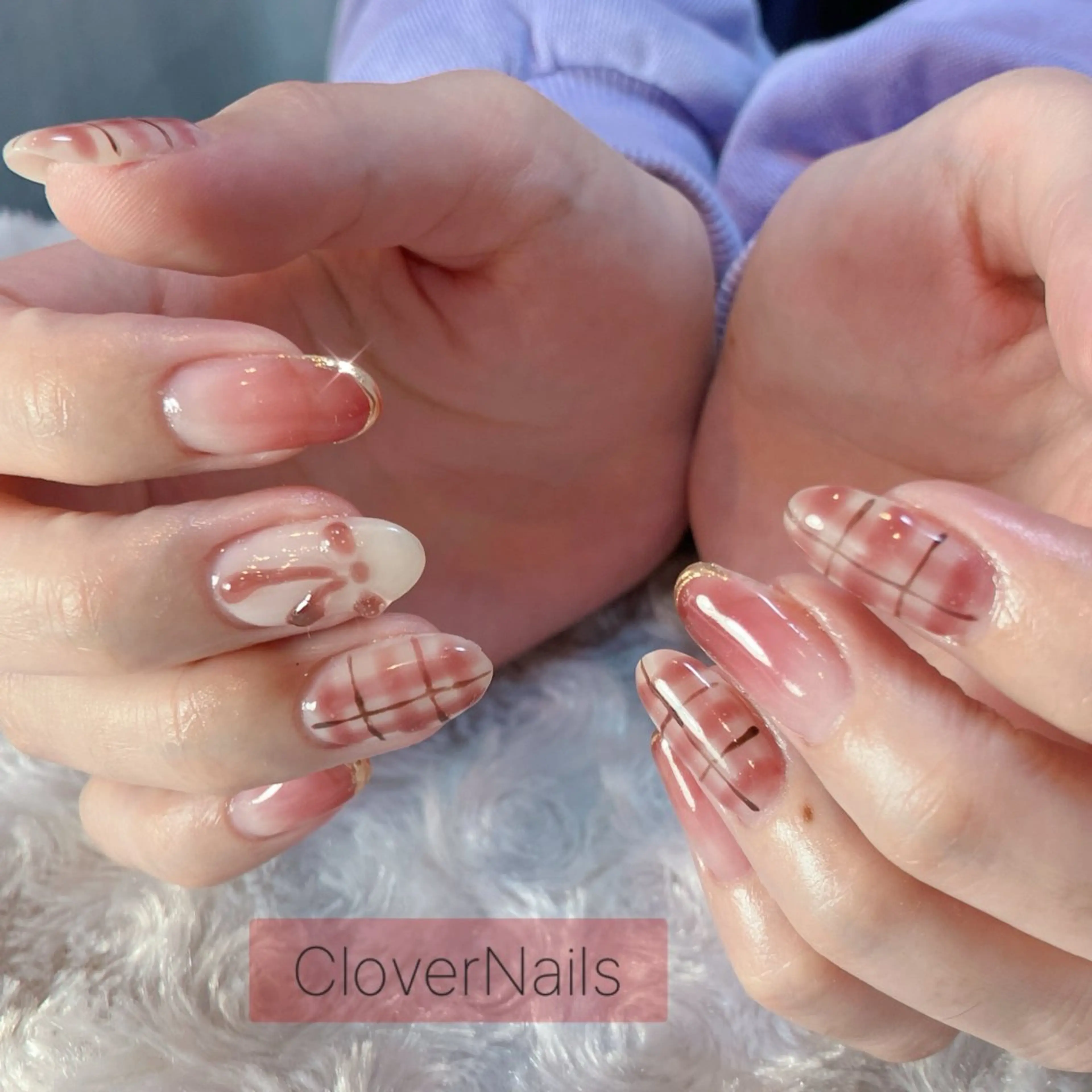 ネイル ブラウン 持ち込み オフィスネイル ぷっくりネイル 赤色 ハンドネイル 自宅ネイルサロン クロバーネイルのネイルデザイン