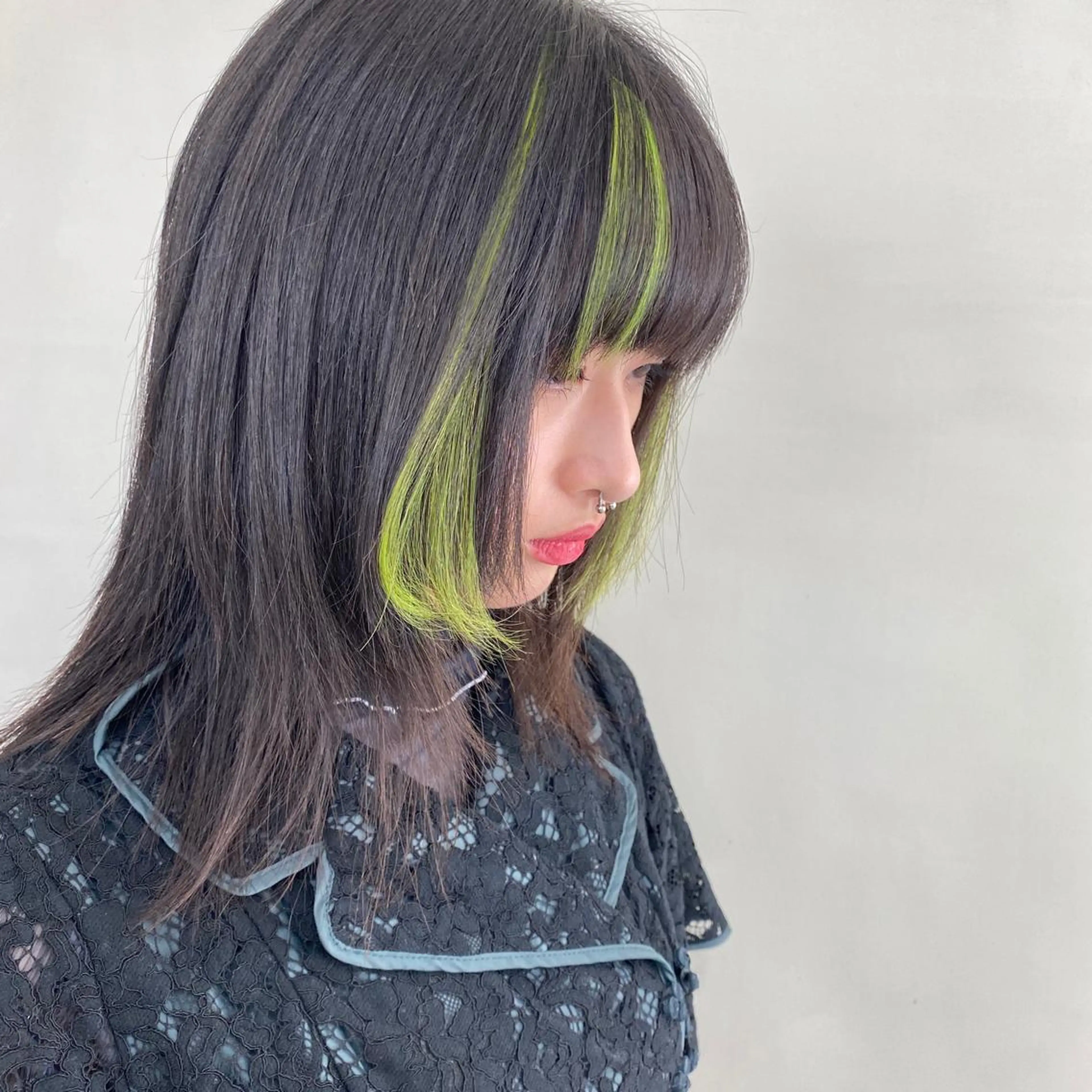 セミロング エクステ ヘアカラー エクステ エクステ ハイトーン 💭黒崎ハルカのヘアスタイル