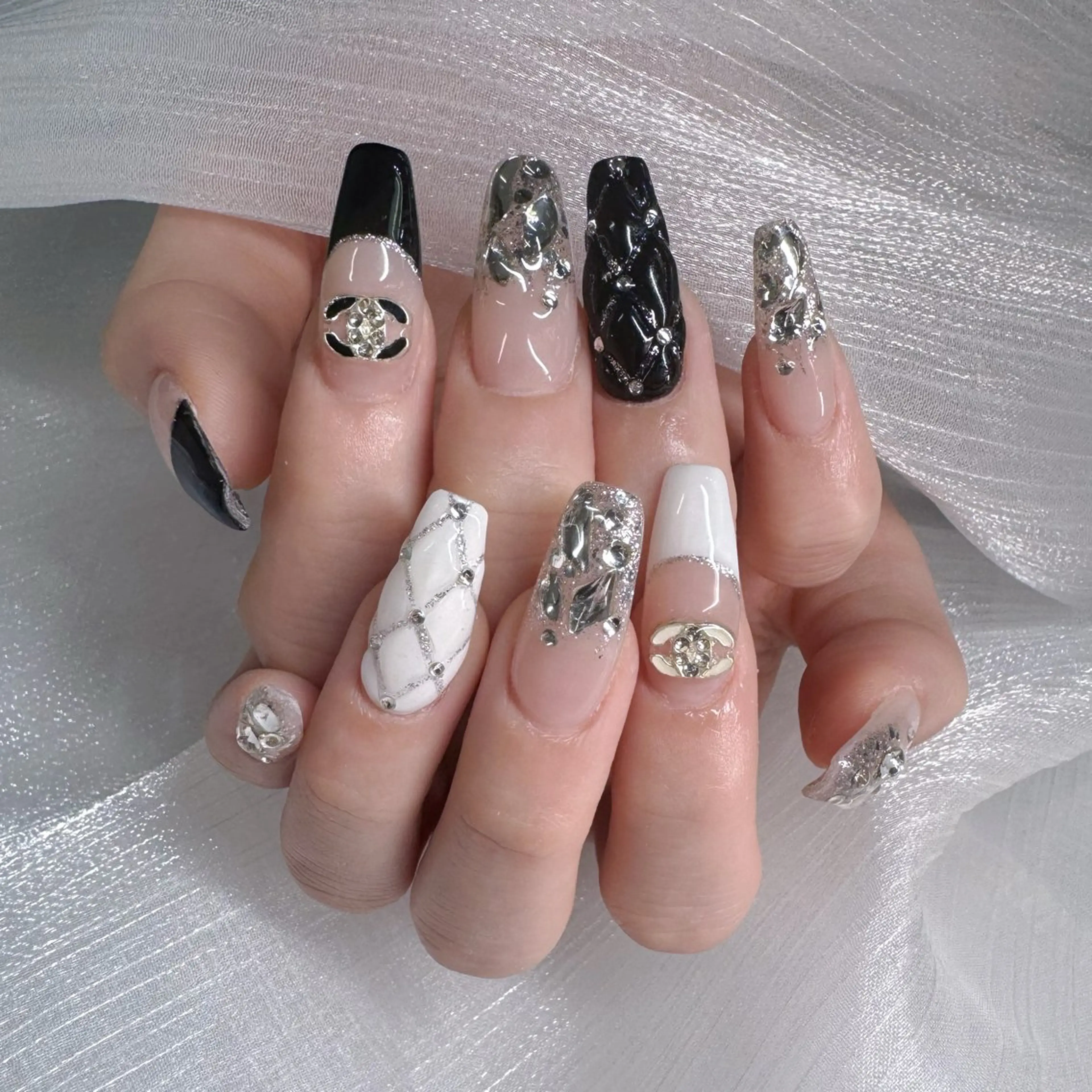 ネイル チークネイル フレンチネイル ガーリー キラキラネイル 韓国ネイル ハンドネイル NailPrincess所属・princess スカルプ専門店のネイルデザイン