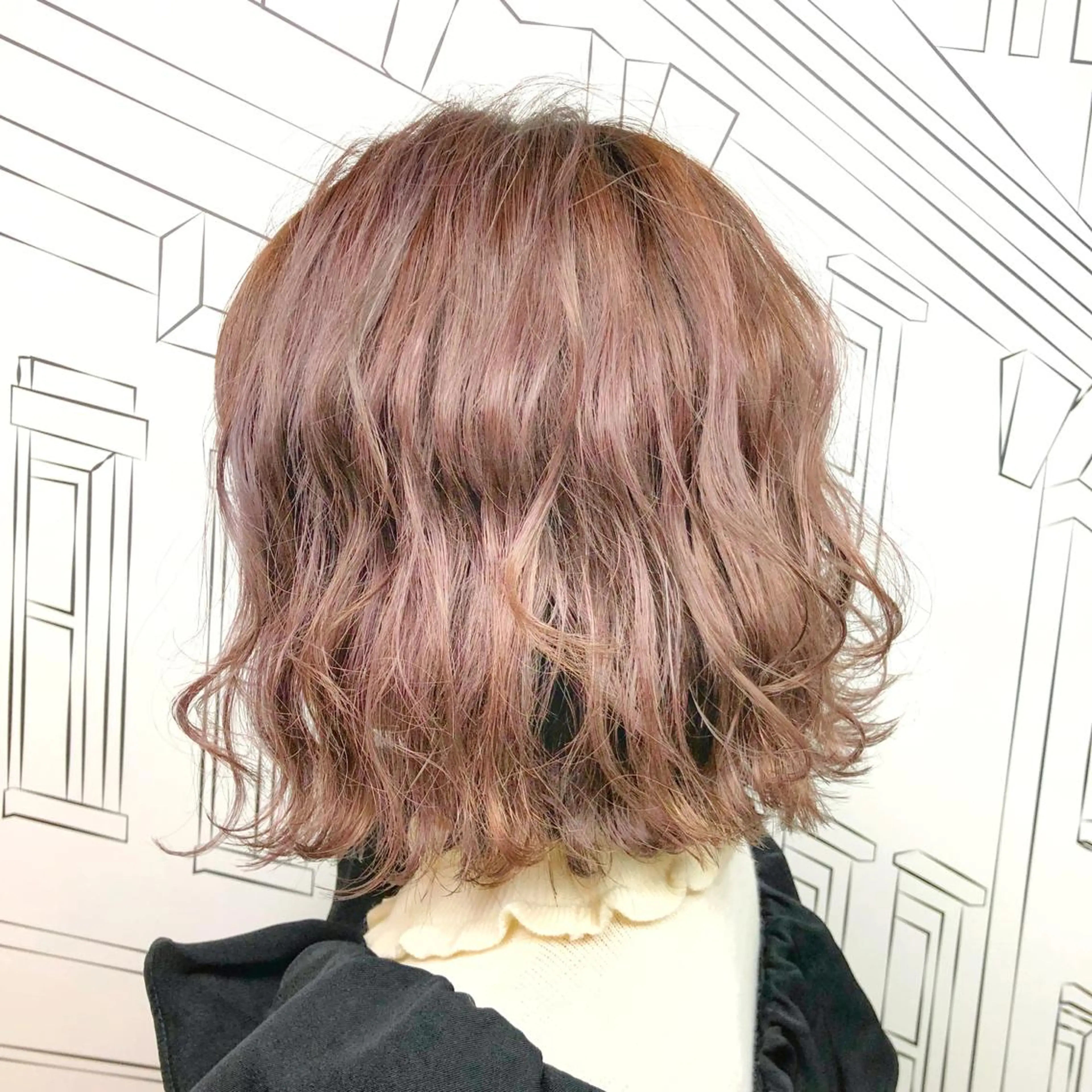 ショート カラー ベージュカラー ピンクカラー ピンクベージュ カット ヘアカラー ベージュ/インナー カラー🤍Rieのヘアスタイル