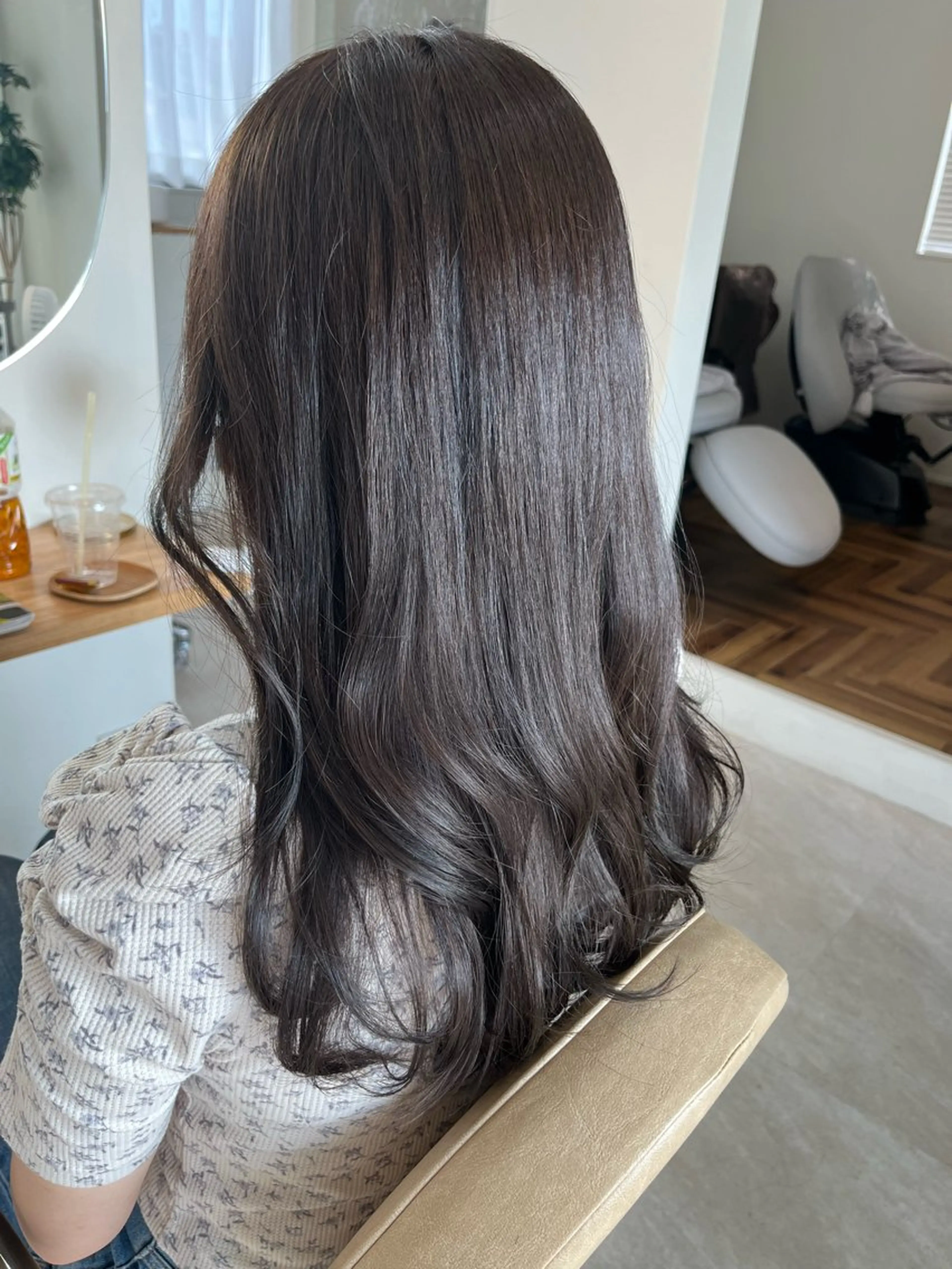 セミロング カット ヘアカラー tonari所属・加藤 明香里のヘアスタイル