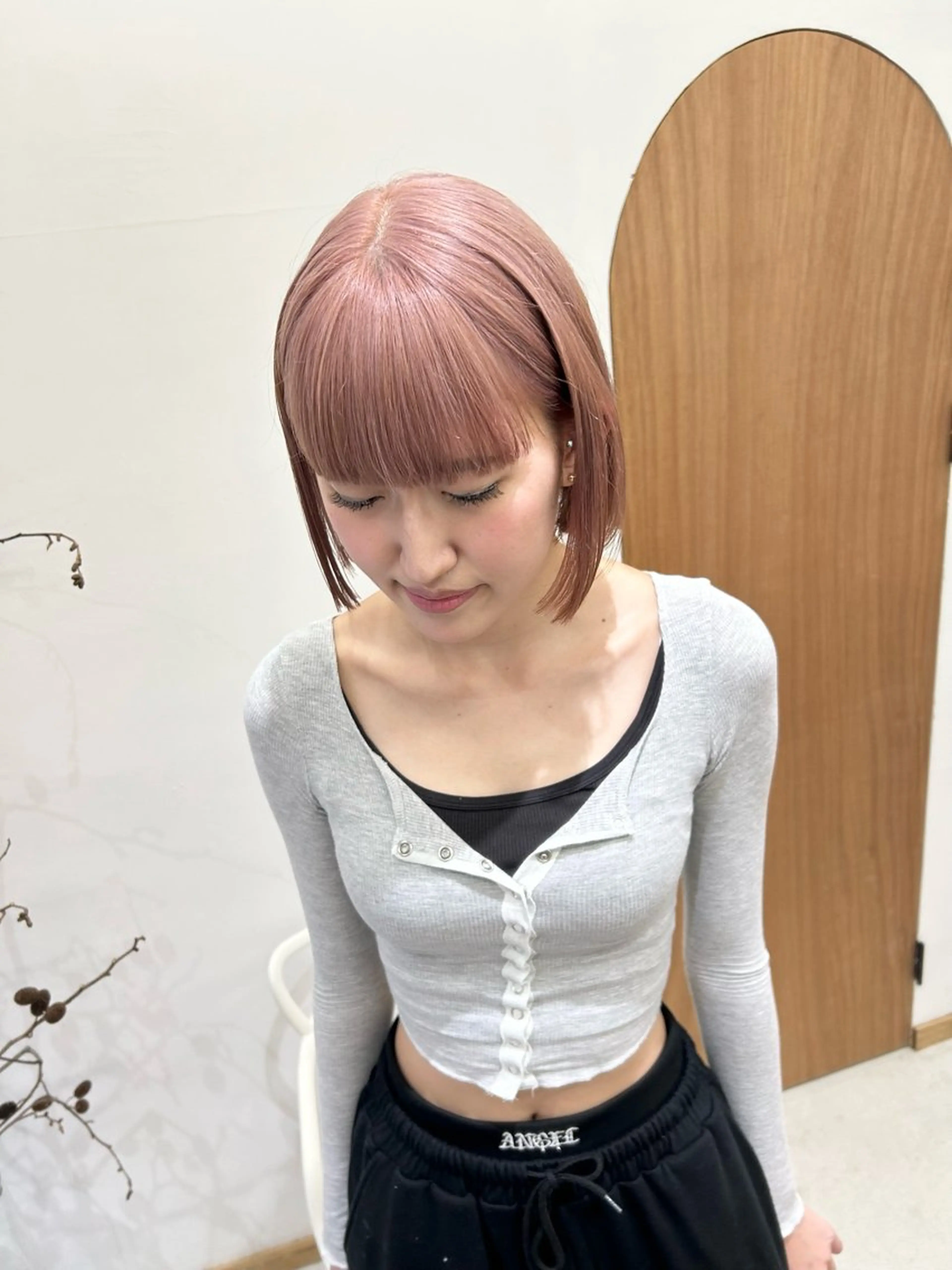 ショート カラー パーマ ヘアアレンジ ベージュカラー ブリーチ ダブルカラー ハイトーンカラー ピンクカラー 髪と音処　マトぺ所属・ダブルカラー/ボブ ブリーチカラー/ユリのヘアスタイル