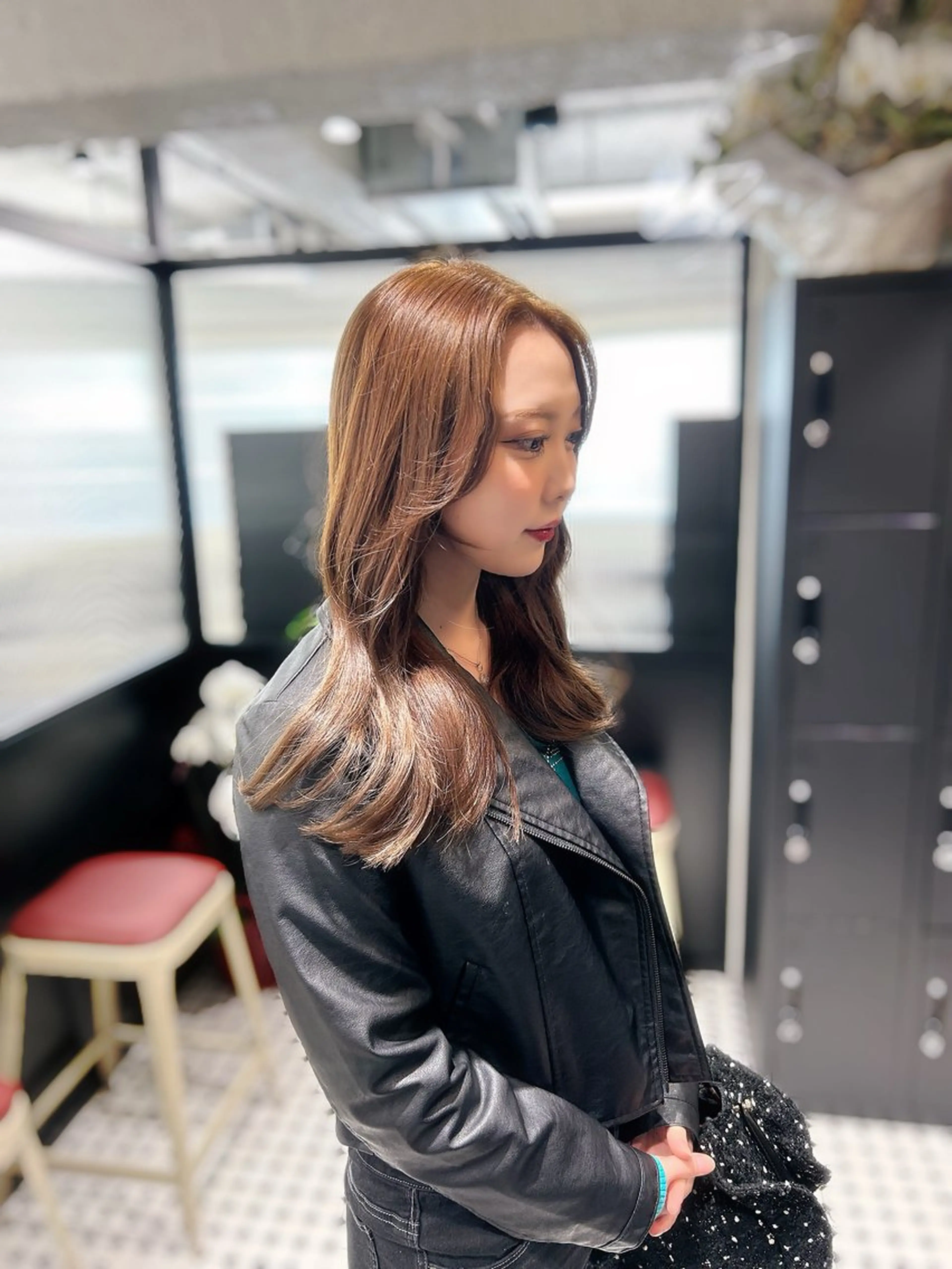 セミロング カラー カット ヘアカラー トリートメント ヘッドスパ 韓国ヘア暗髪 ダブルカラーメンズ可のヘアスタイル