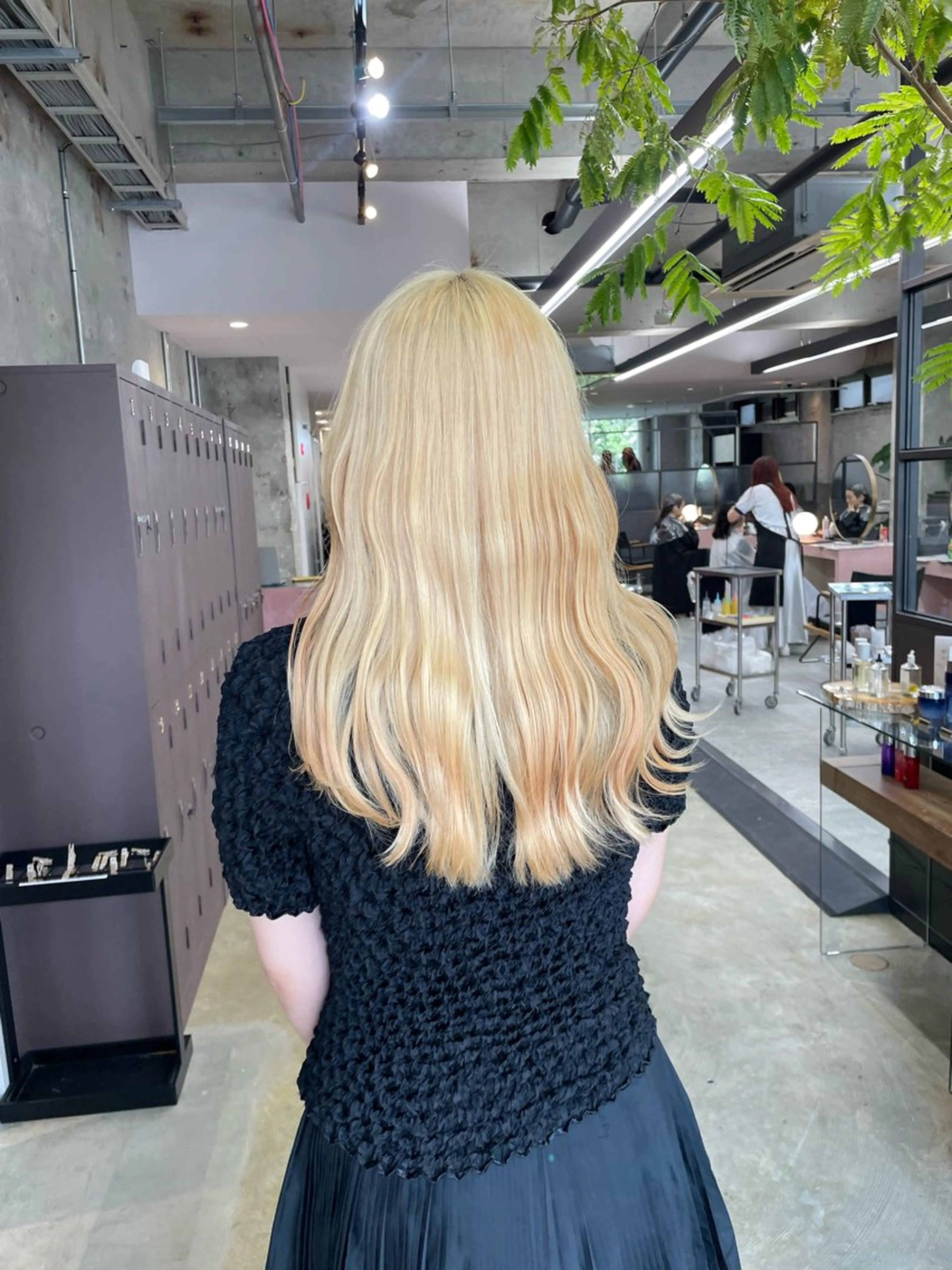 ロング カット ヘアカラー トリートメント 鈴木瑛里／ブロンド ベージュ／ピンクのヘアスタイル