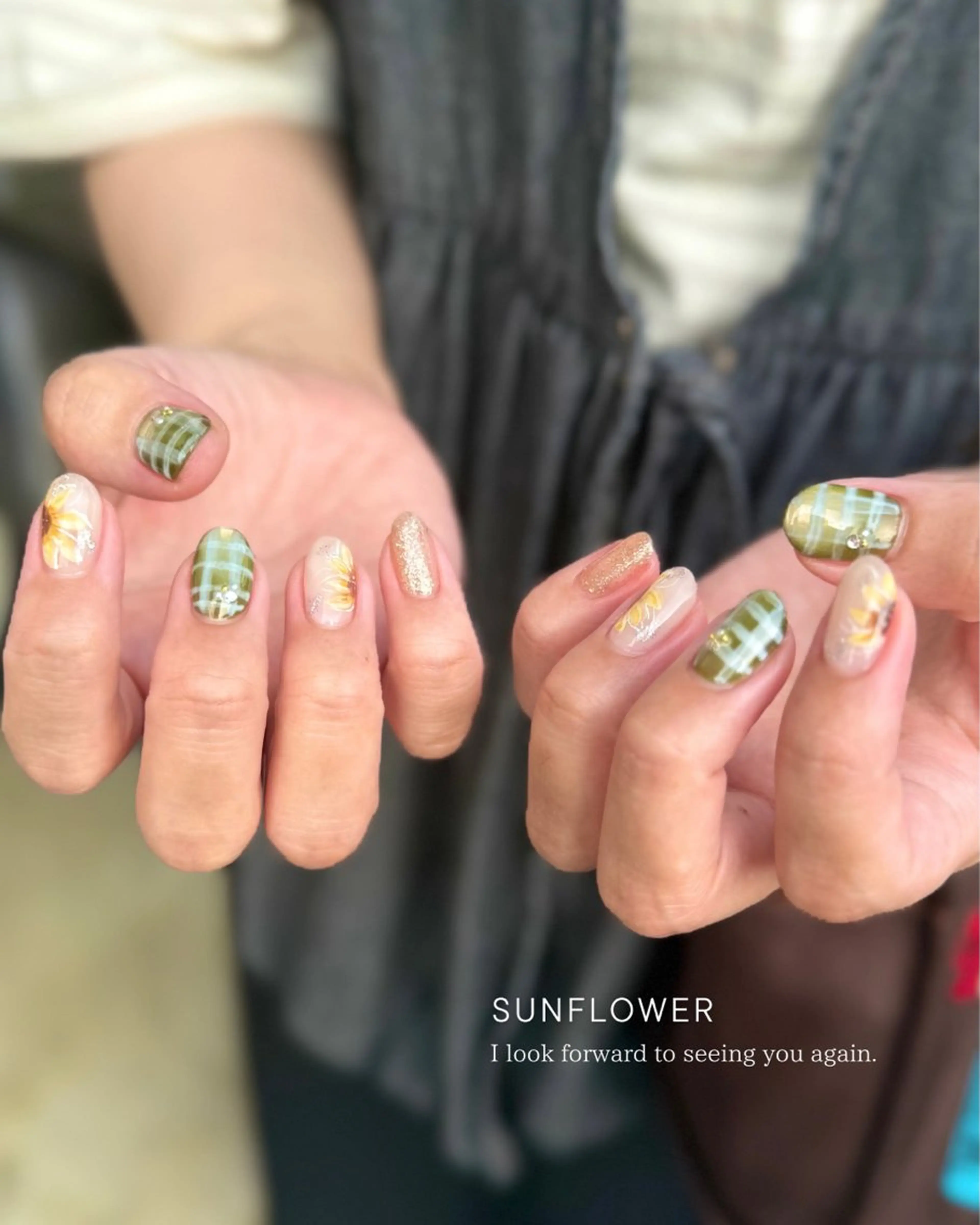 ネイル アートネイル フラワーネイル ジェルネイル 氷ネイル・うるうるネイル ニュアンスネイル ハンドネイル Seemly 千田町店所属・フラワーパラジェル 🌸シームリーエミのネイルデザイン