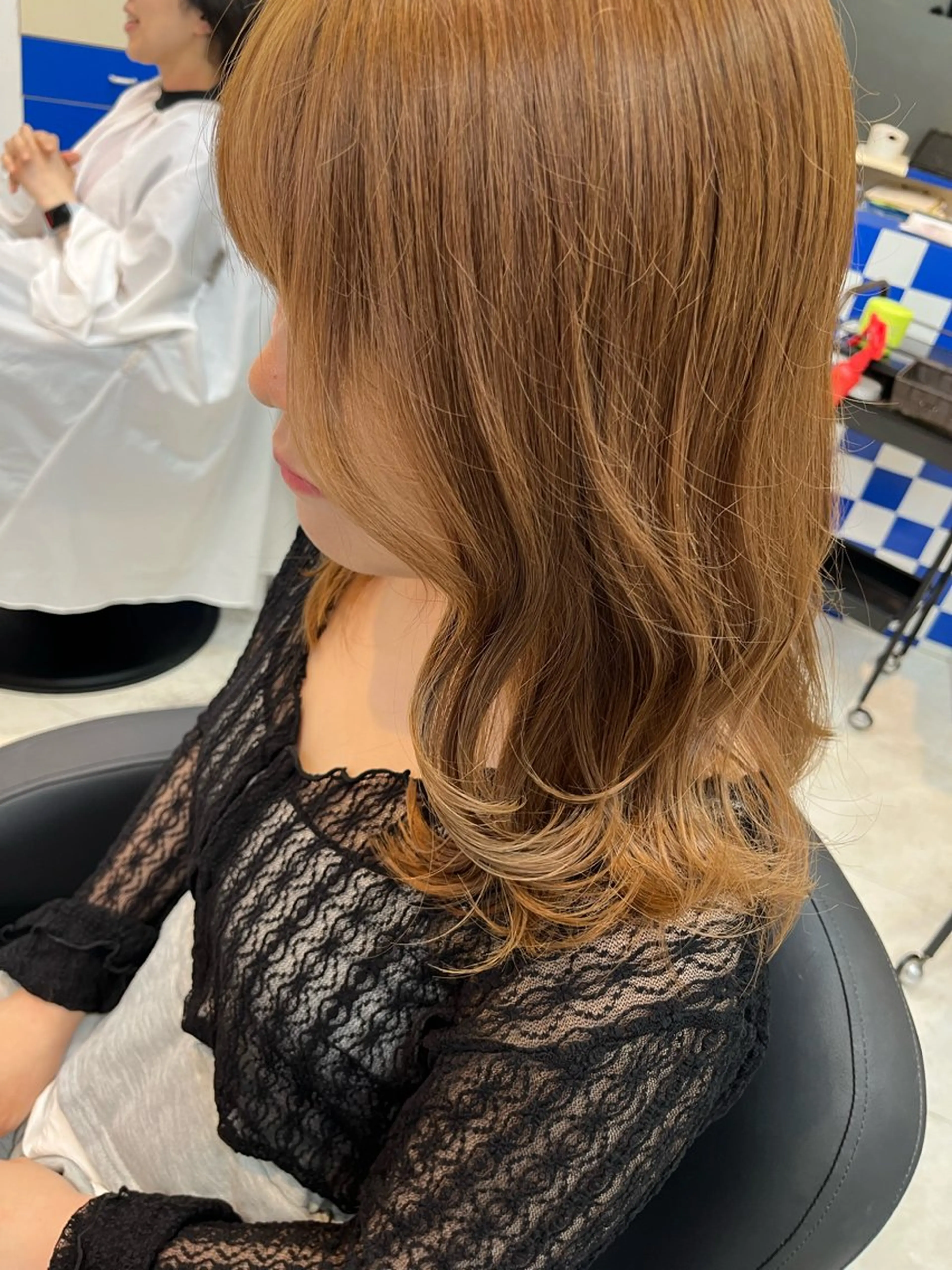 セミロング カラー 86futureshair所属・岡田 麻矢のヘアスタイル