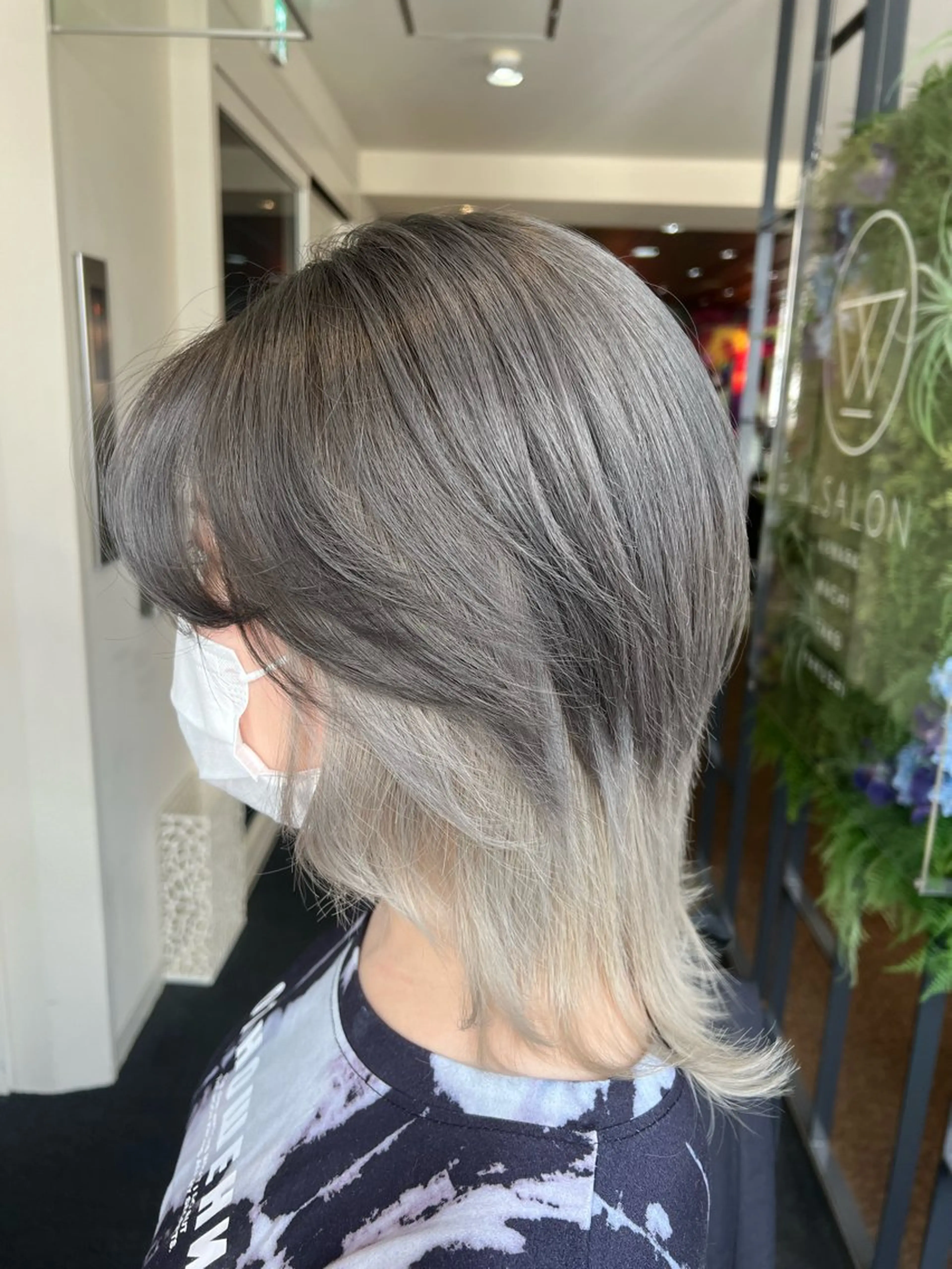ショート アッシュ アッシュグレー ヘアカラー Hanna by W_SALONのヘアスタイル