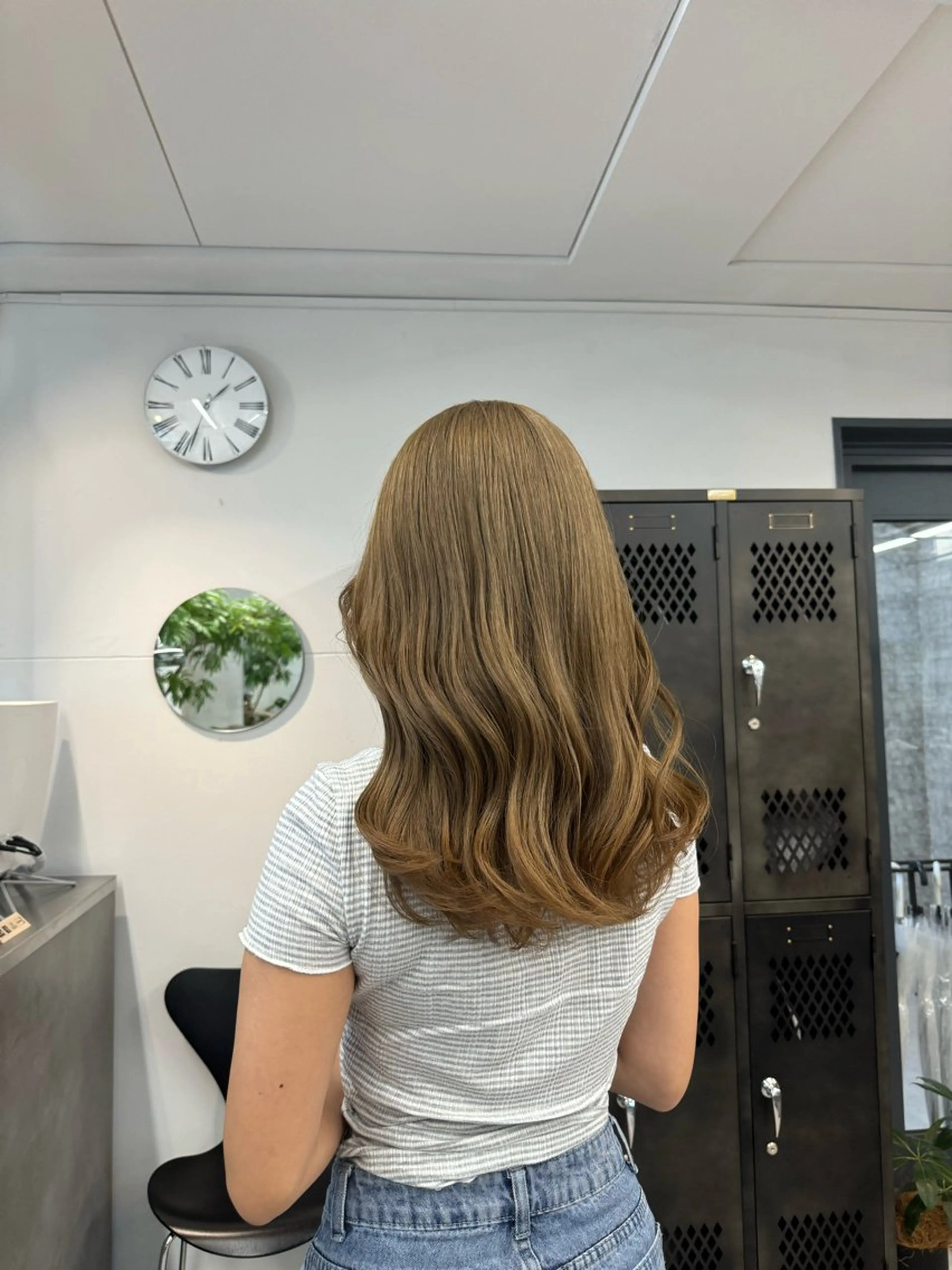 ミディアム INORI|艶カラ ー|フェイスレイヤーのヘアスタイル