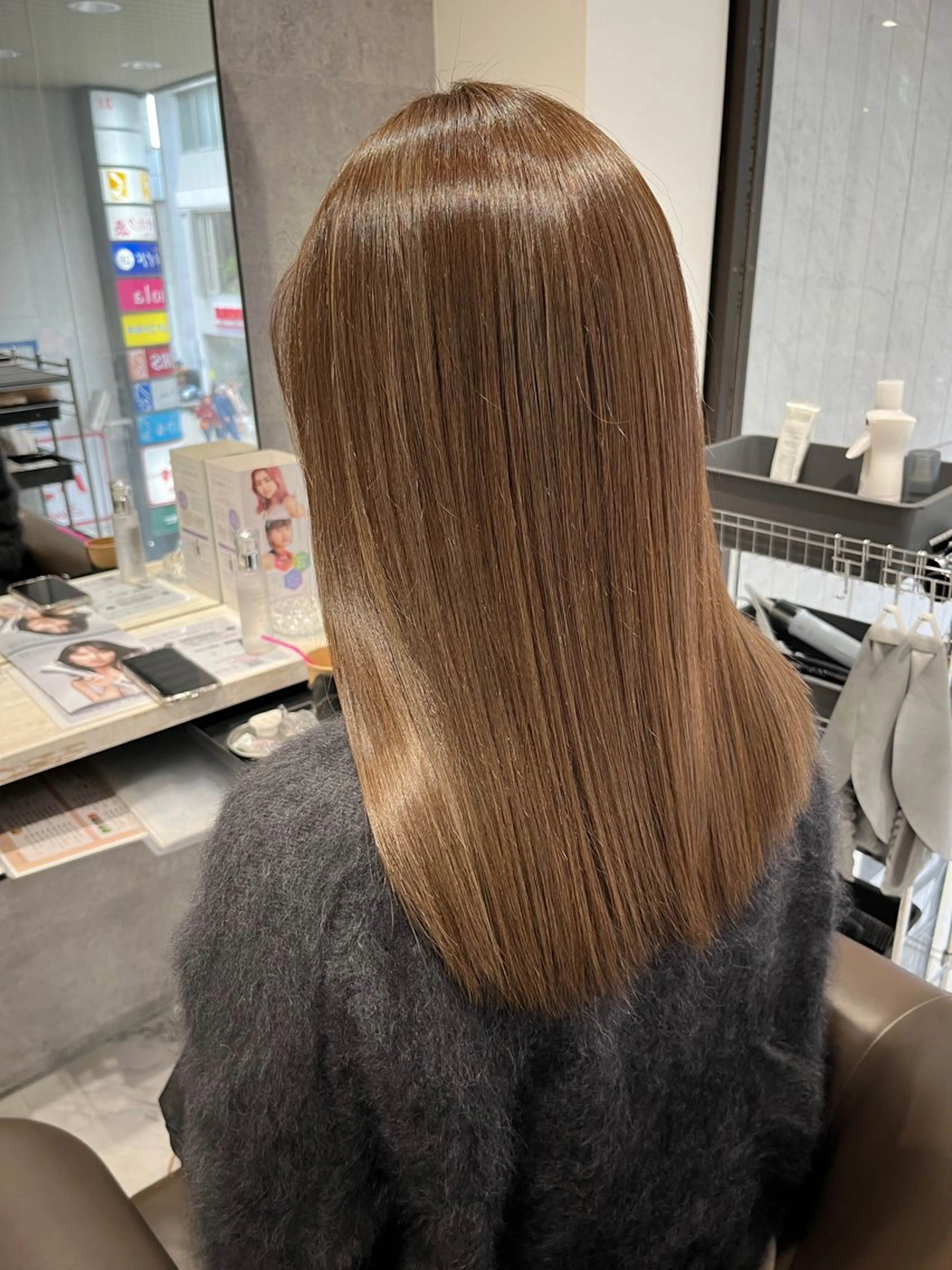 セミロング カラー カット ヘアカラー トリートメント 坂本 理輝のヘアスタイル