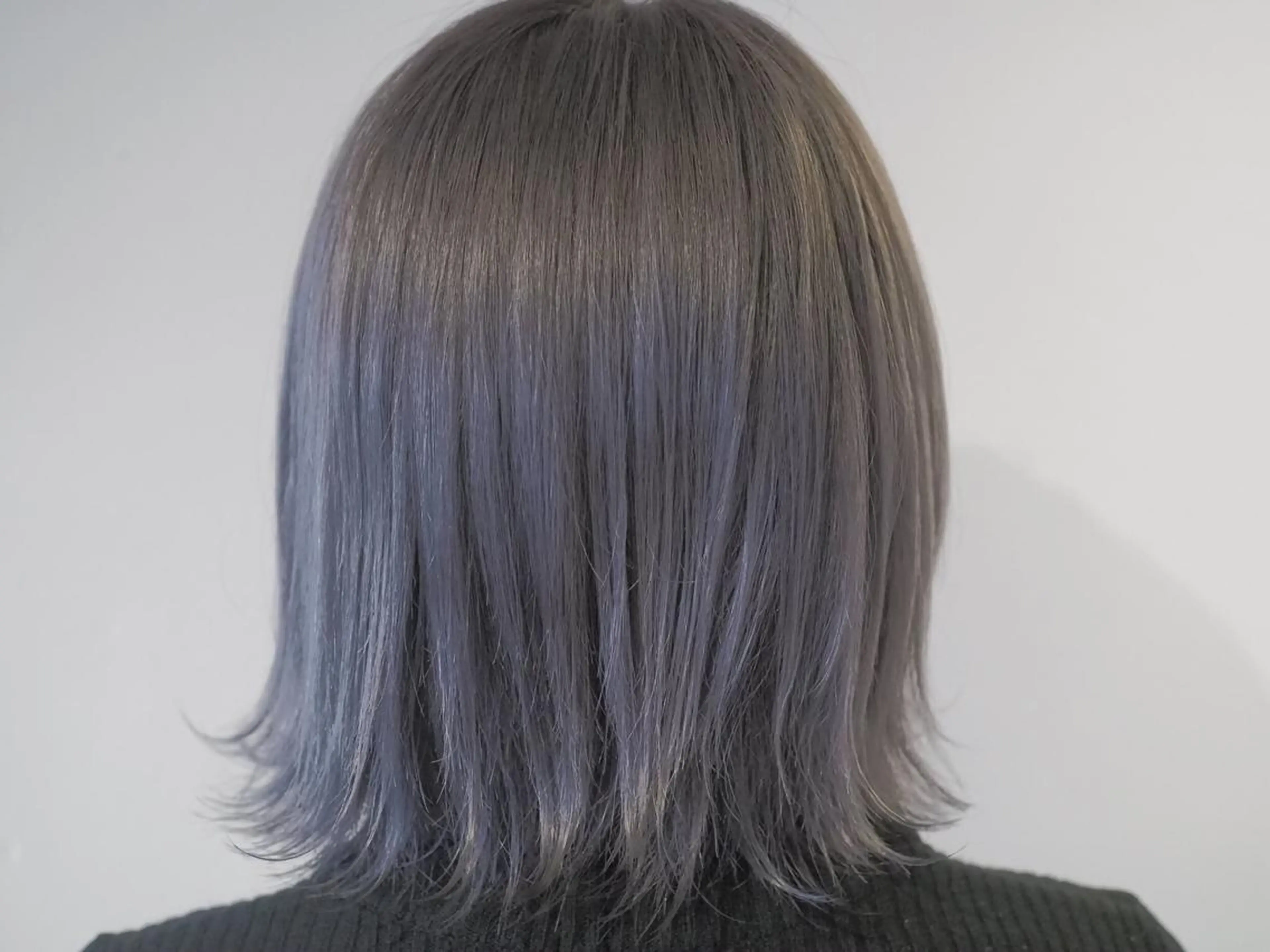 ショート カラー パーマ ヘアアレンジ メンズ グラデーションカラー ラベンダーカラー メンズハイトーン メンズバレイヤージュのヘアスタイル